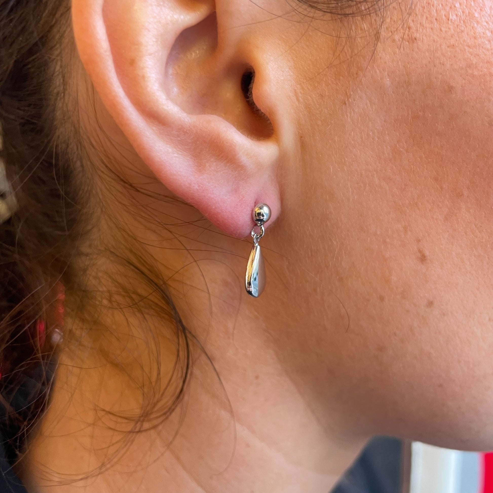 9ct White Gold Tear Drop Earrings - John Ross Jewellers