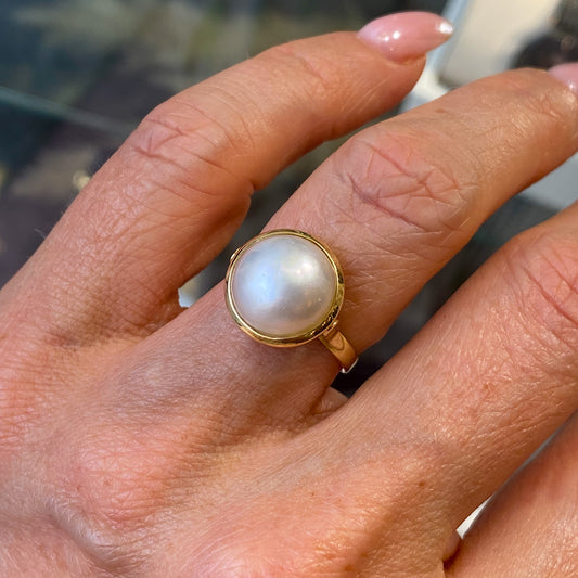 18ct Gold Mabé (Penguin) Pearl Ring | 12mm - John Ross Jewellers