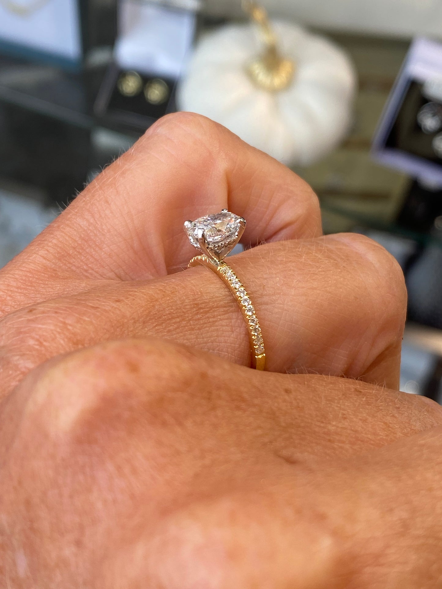 18ct Gold Solitaire Engagement Ring | Certificated Oval Lab 1.00ct - John Ross Jewellers