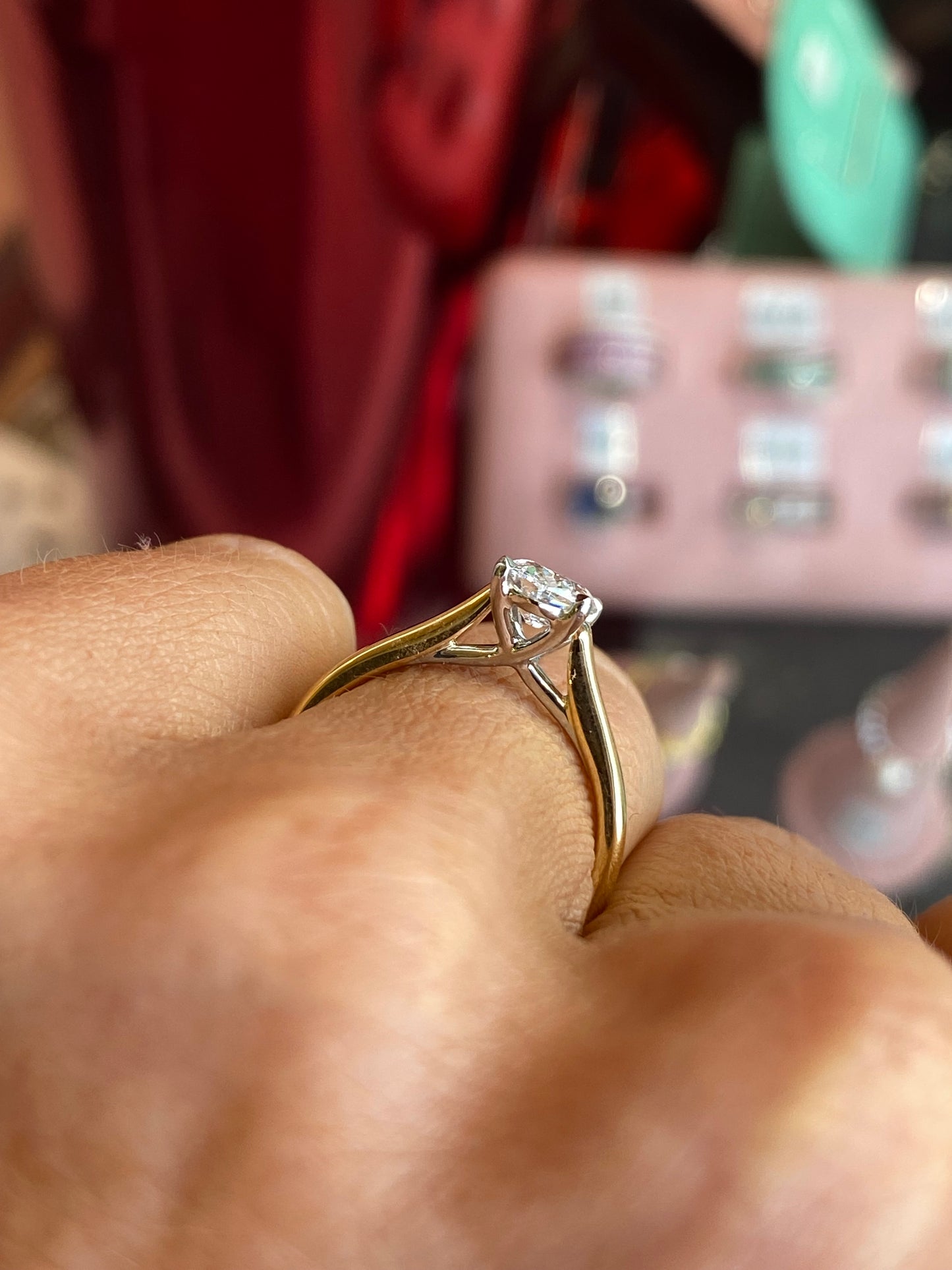 18ct Gold Oval Solitaire Engagement Ring | 1.01ct Certificated Lab