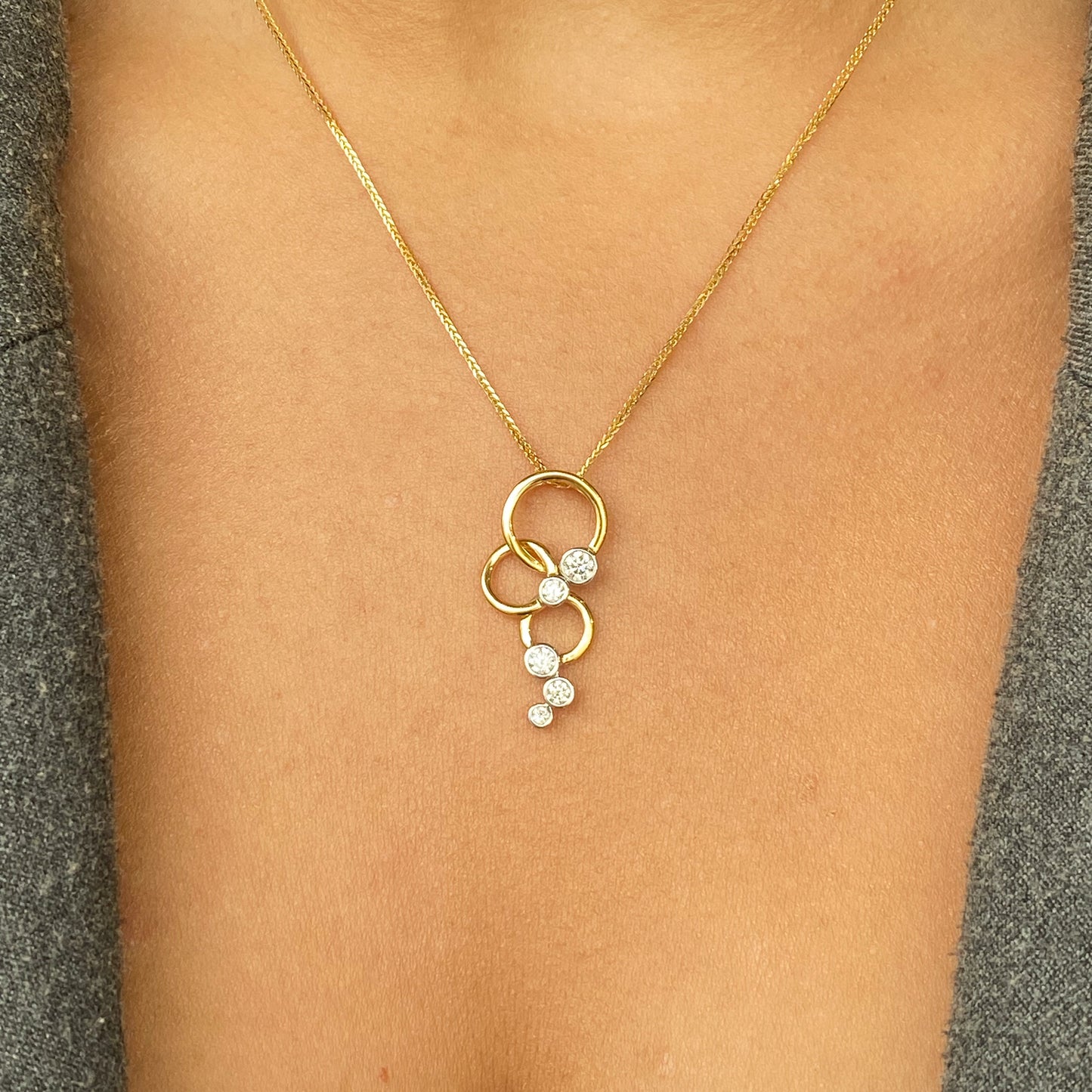 18ct Gold Diamond Circles Necklace