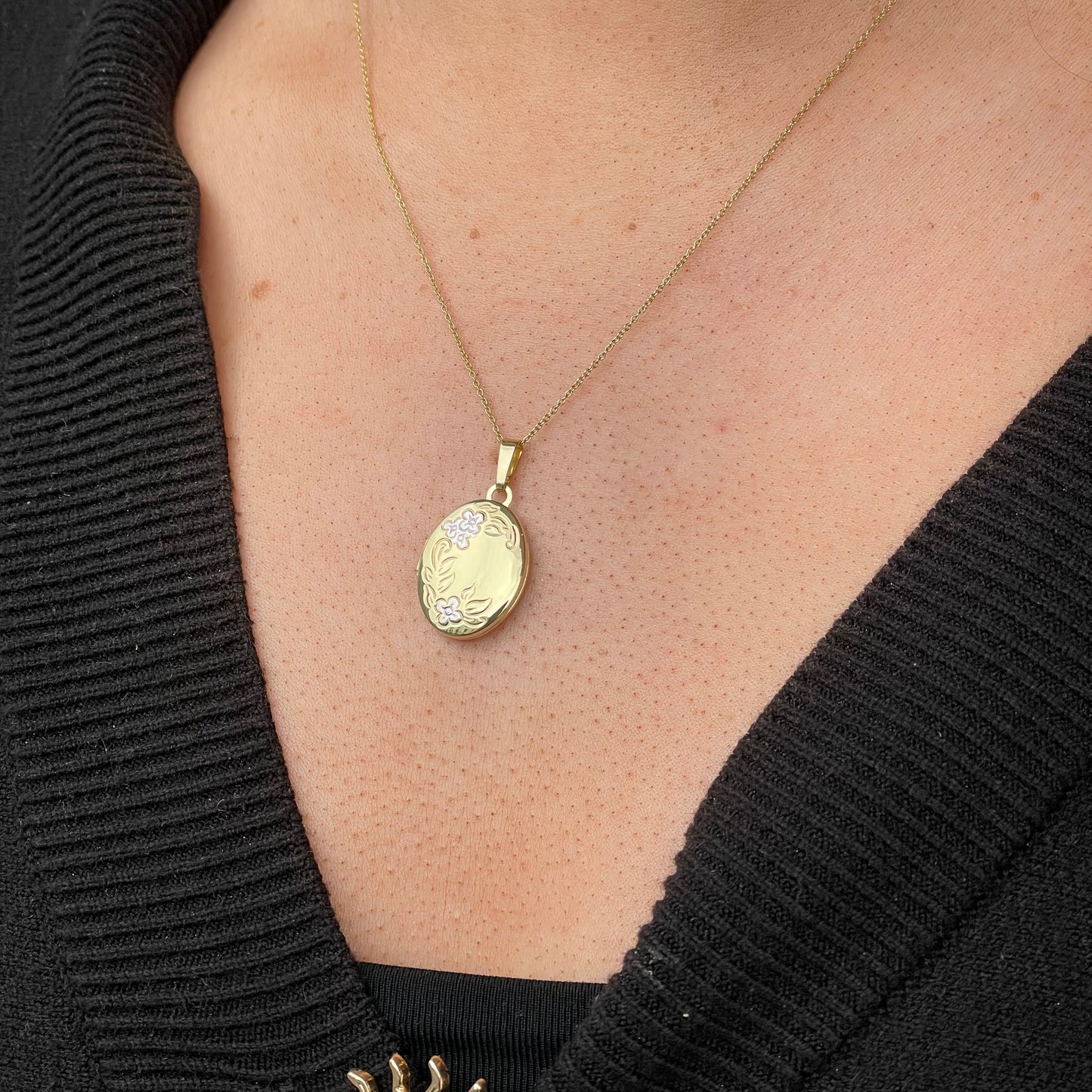 9ct Gold Floral Oval Locket Necklace | Two Tone