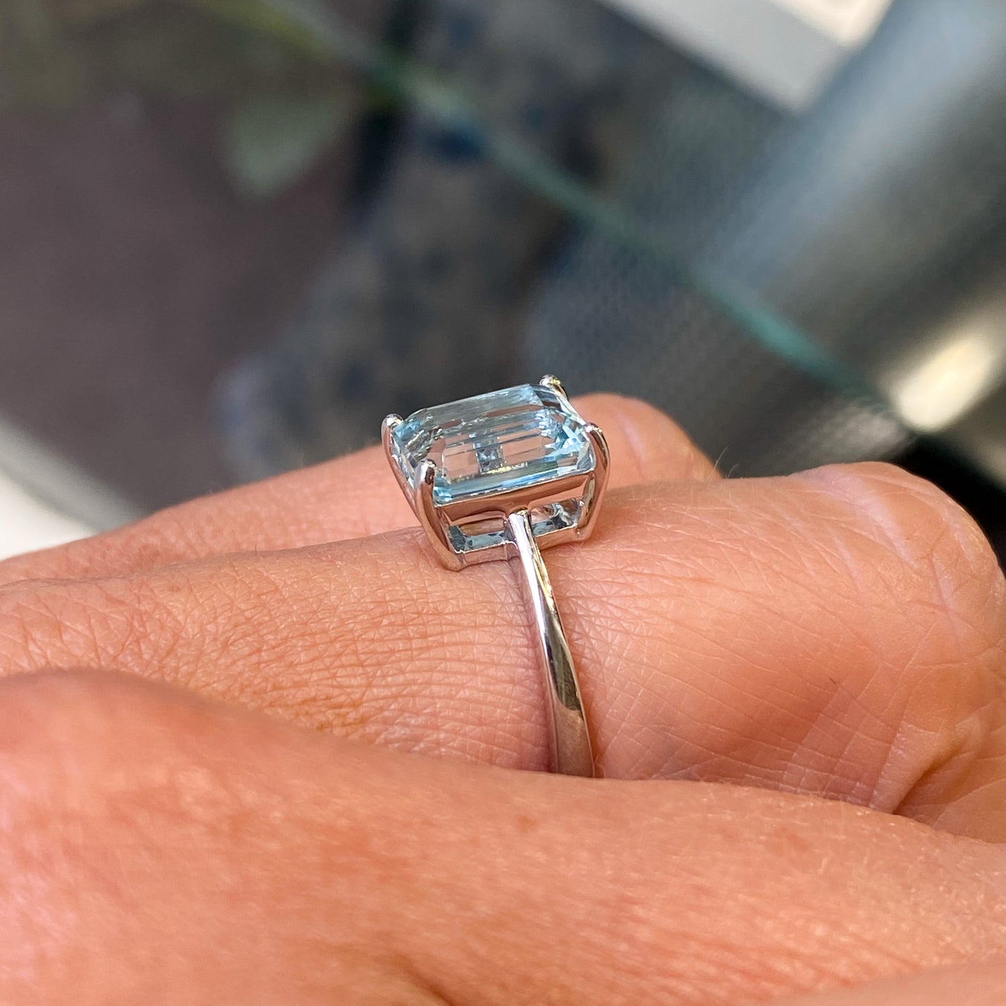 18ct White Gold Aquamarine Solitaire Ring | 3.34ct - John Ross Jewellers