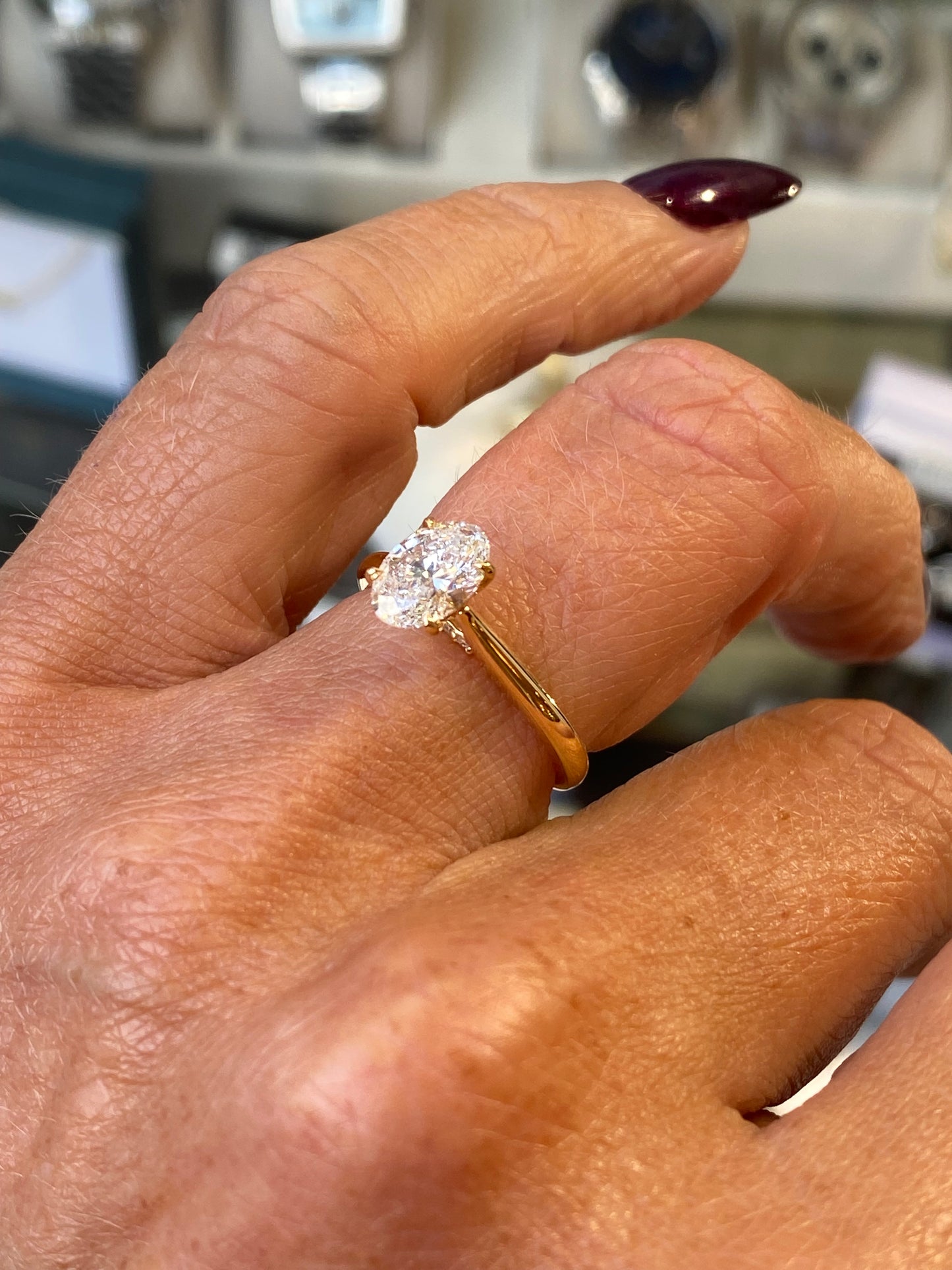 18ct Gold Oval Solitaire Engagement Ring | Certificated Lab 1.00ct - John Ross Jewellers