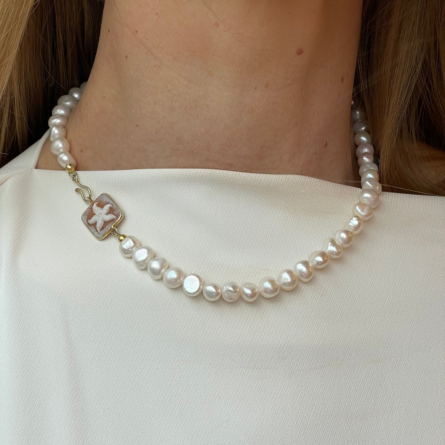 Bruno starfish cameo and freshwater pearl necklace with 8-9mm pearls, 45cm length, featuring a detailed starfish pendant.