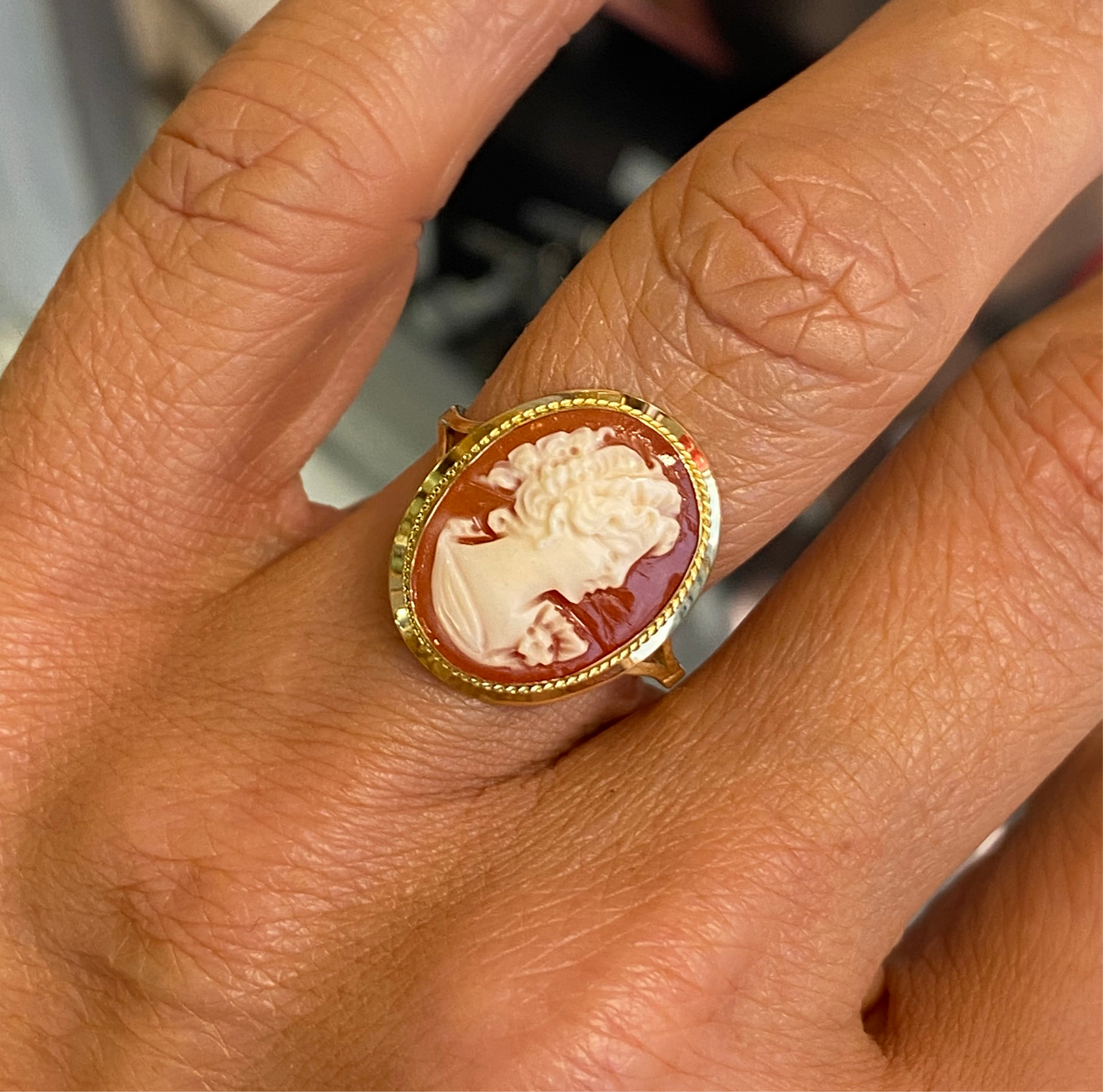 18ct Gold Shell Cameo Ring | 19mm x 15mm - John Ross Jewellers