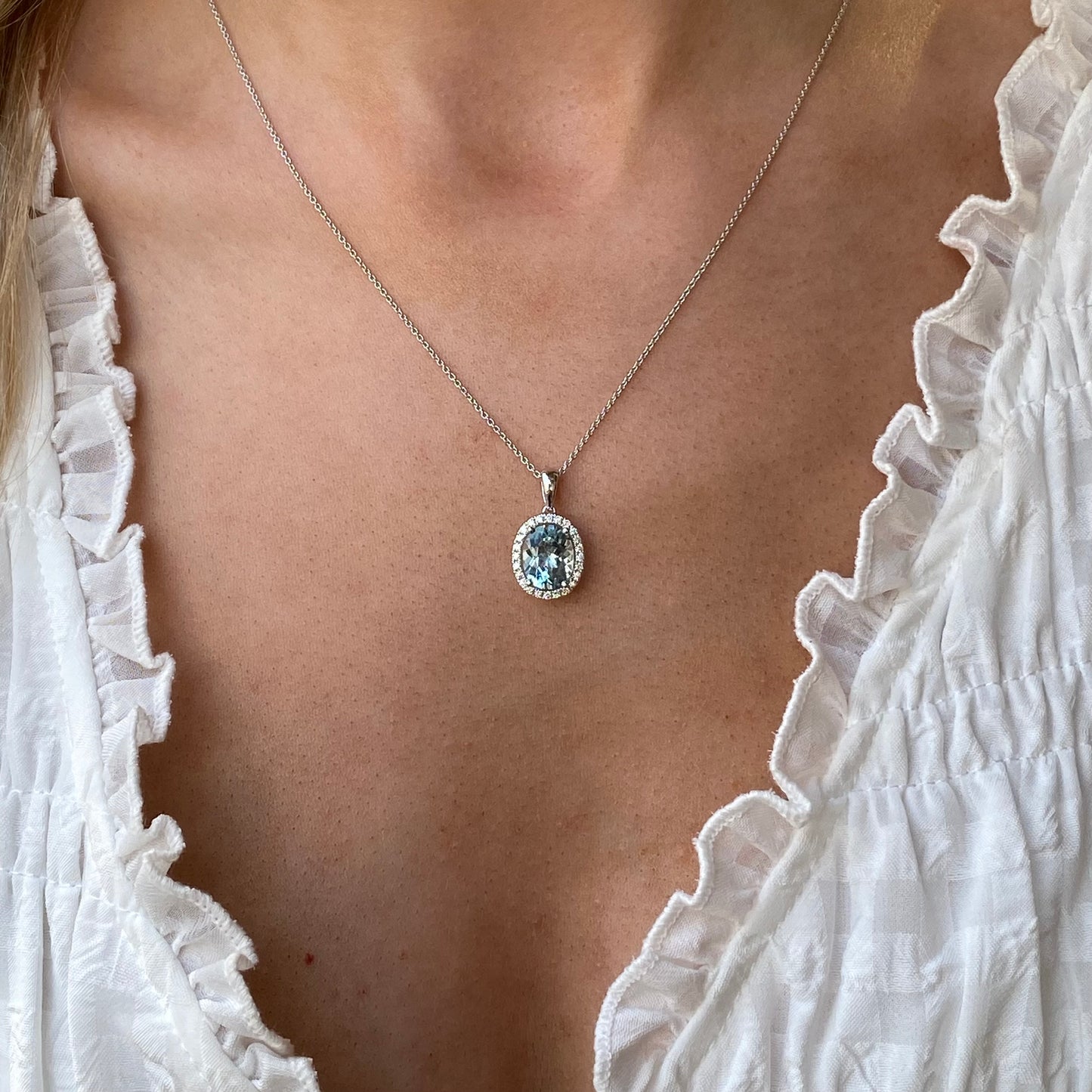 18ct White Gold Aquamarine & Diamond Pendant Necklace