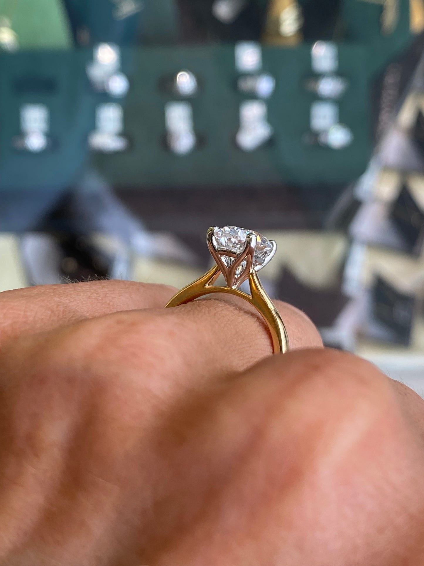 18ct Gold Oval Solitaire Engagement Ring | 2.51ct Certificated Lab