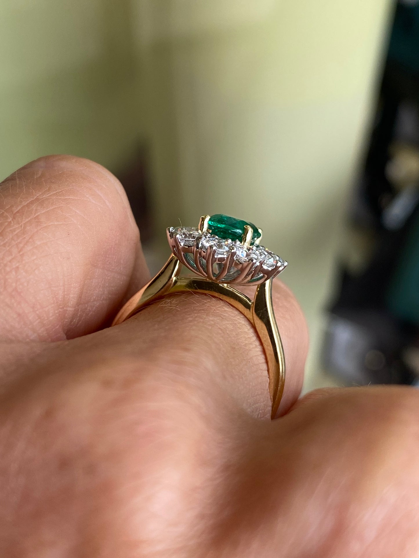 18ct Gold Emerald & Diamond Cluster Ring
