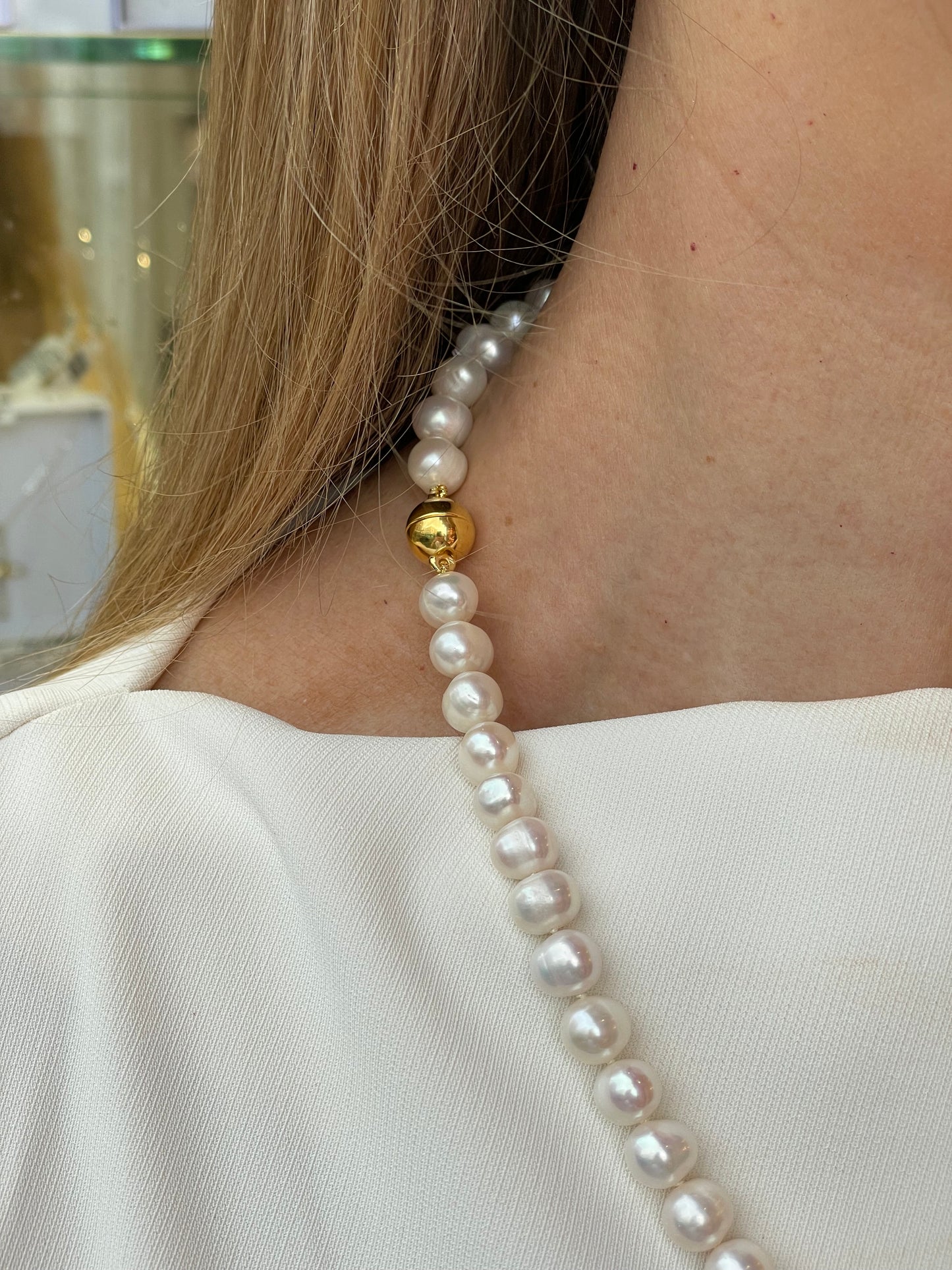 Di Perle cultured freshwater pearl necklace with 8-9mm pearls, 54cm length, showcasing elegant jewelry design.