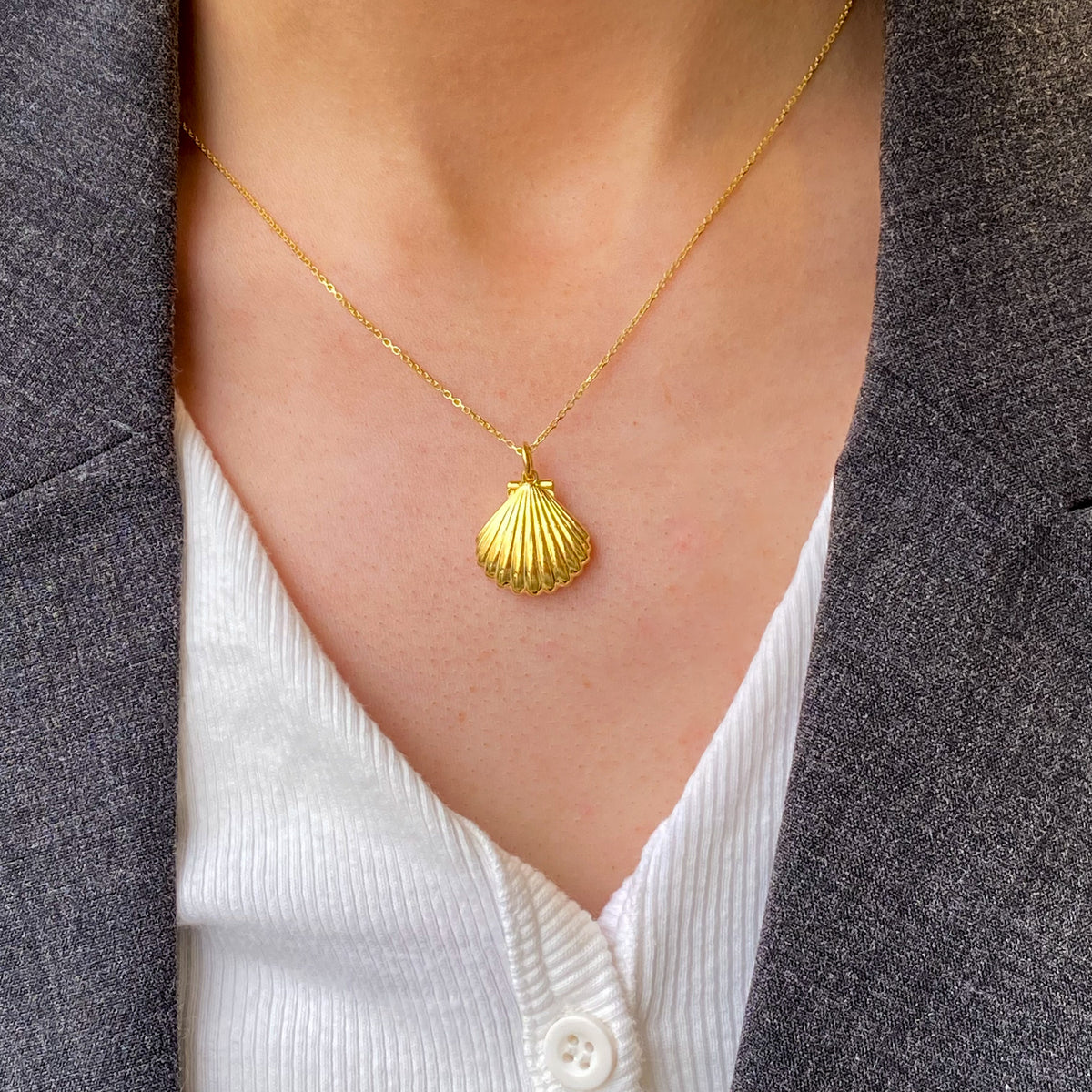 Shell Vocket Sunshine Clam Shell Locket Necklace
