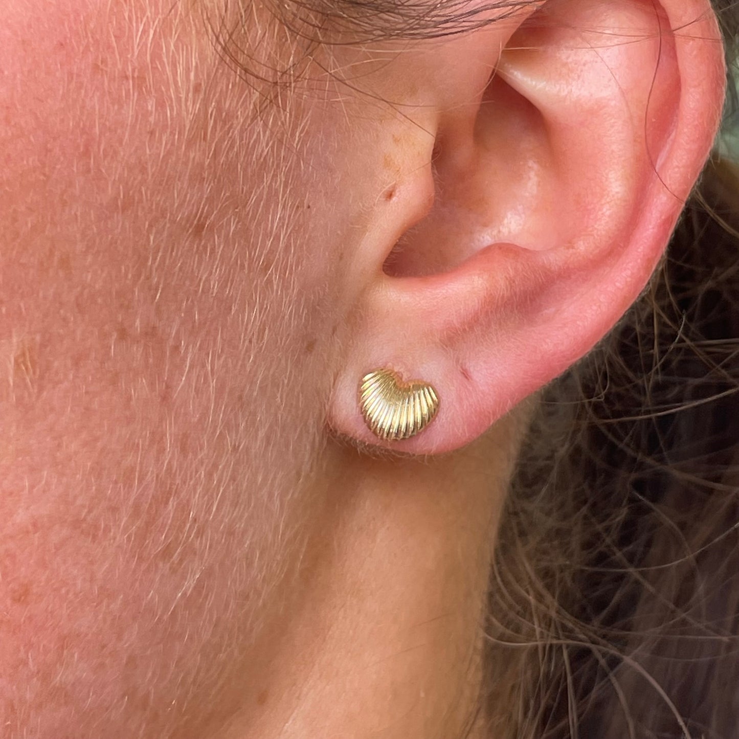 9ct Gold Bombé Ribbed Heart Stud Earrings