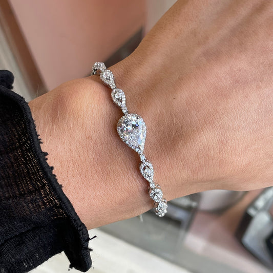 Silver Emilie bracelet by Comero featuring a sleek, elegant design with polished silver links and subtle detailing.
