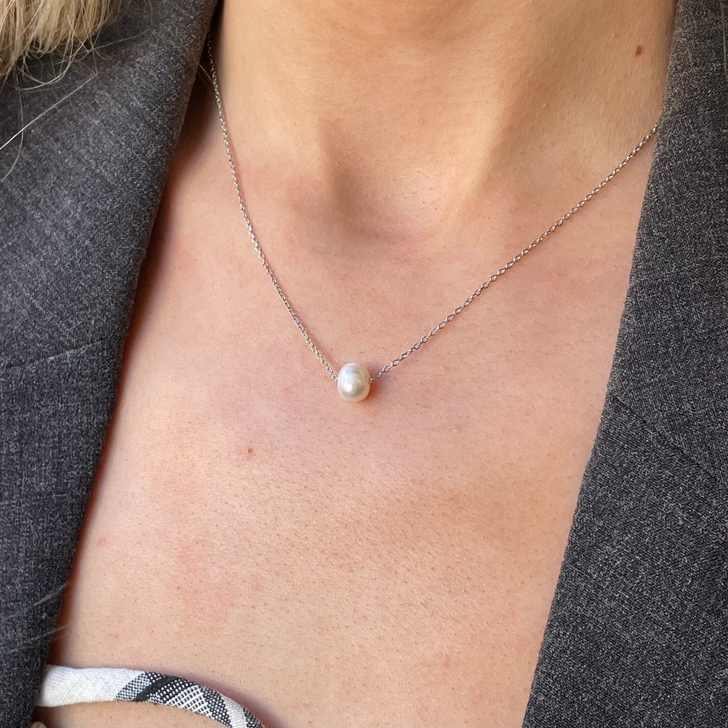 Silver 6.5mm faux pearl necklace by Comero with 42+3cm length, featuring lustrous faux pearls on a sleek silver chain.