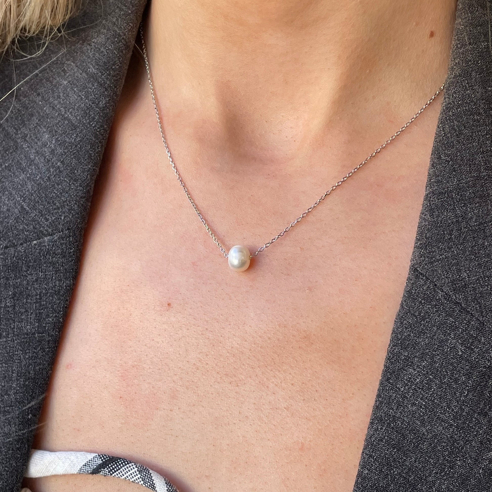 Silver 6.5mm faux pearl necklace by Comero with 42+3cm length, featuring lustrous faux pearls on a sleek silver chain.