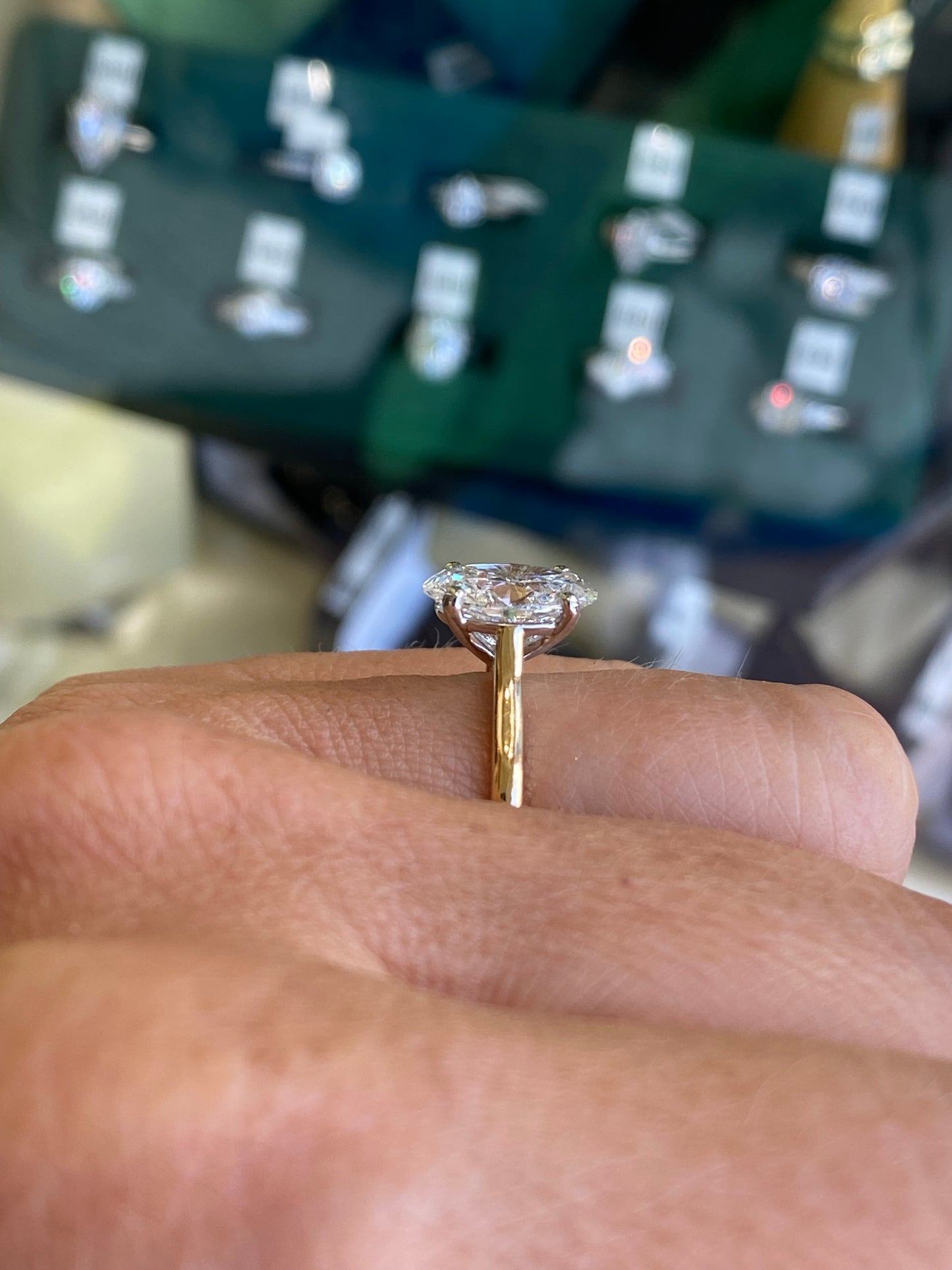 18ct Gold Oval Solitaire Engagement Ring | 2.50ct Certificated Lab