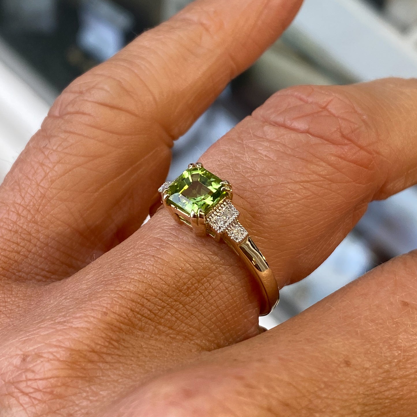 9ct Gold Peridot & Diamond Ring