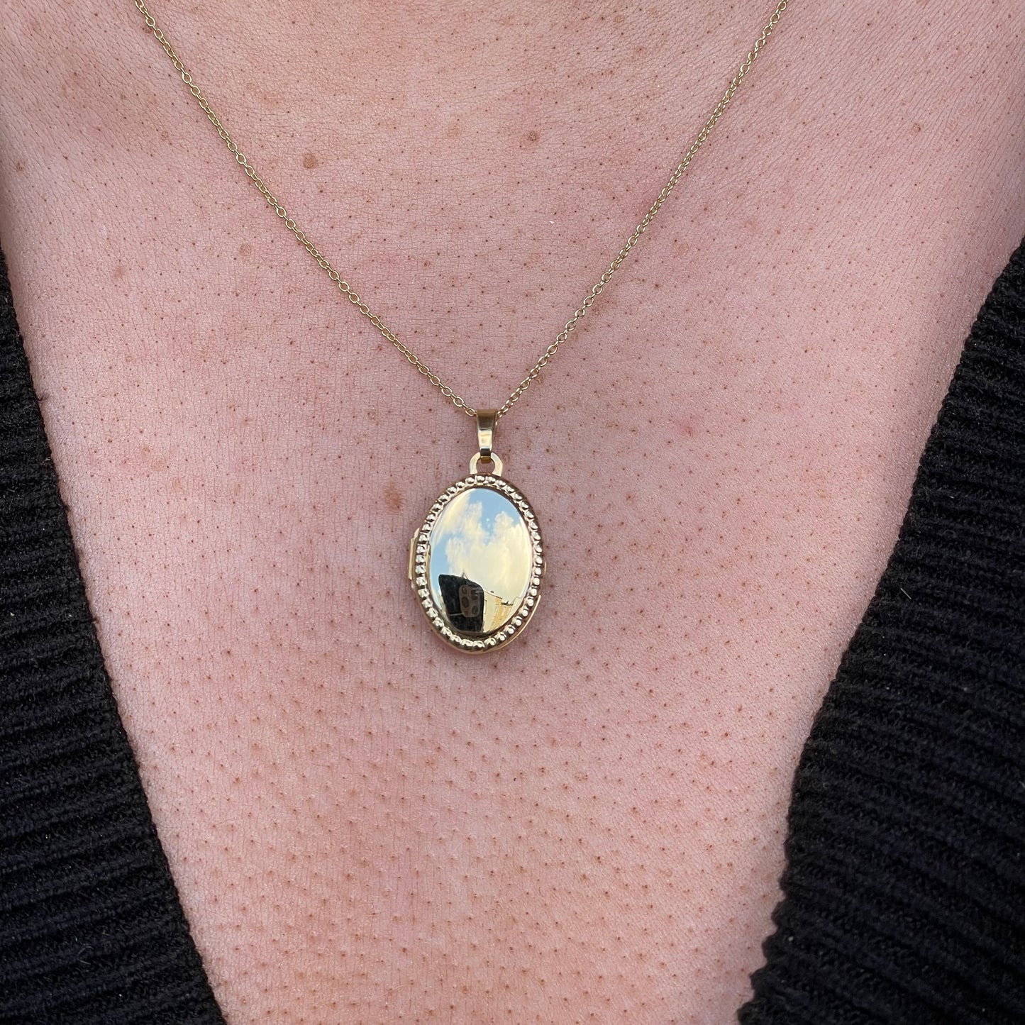 9ct Gold Oval Locket Necklace | Beaded Edge