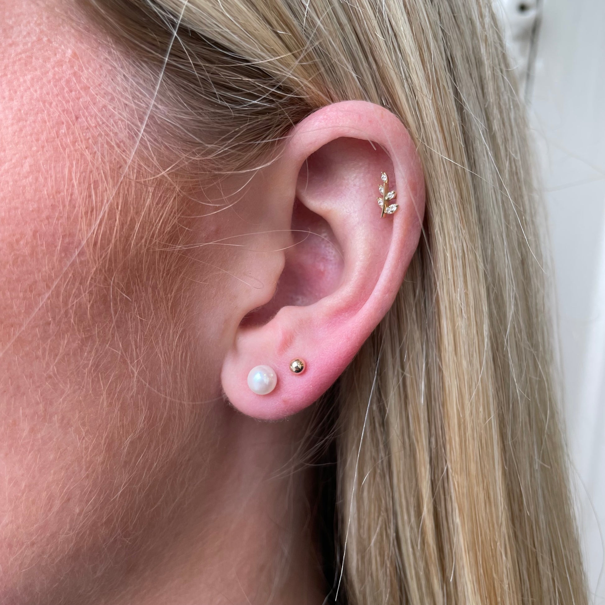 18ct White Gold 5mm Akoya Pearl Earrings - John Ross Jewellers