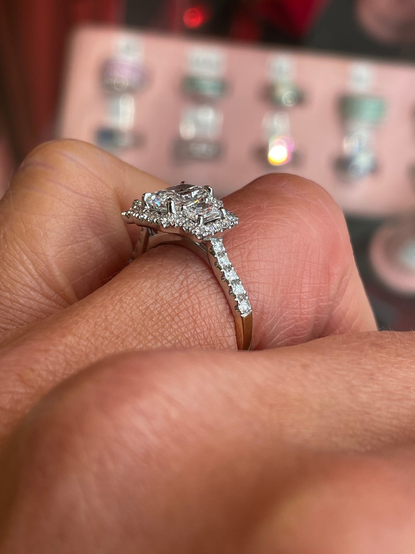 18ct Gold Trilogy Engagement Ring | Certificated Lab