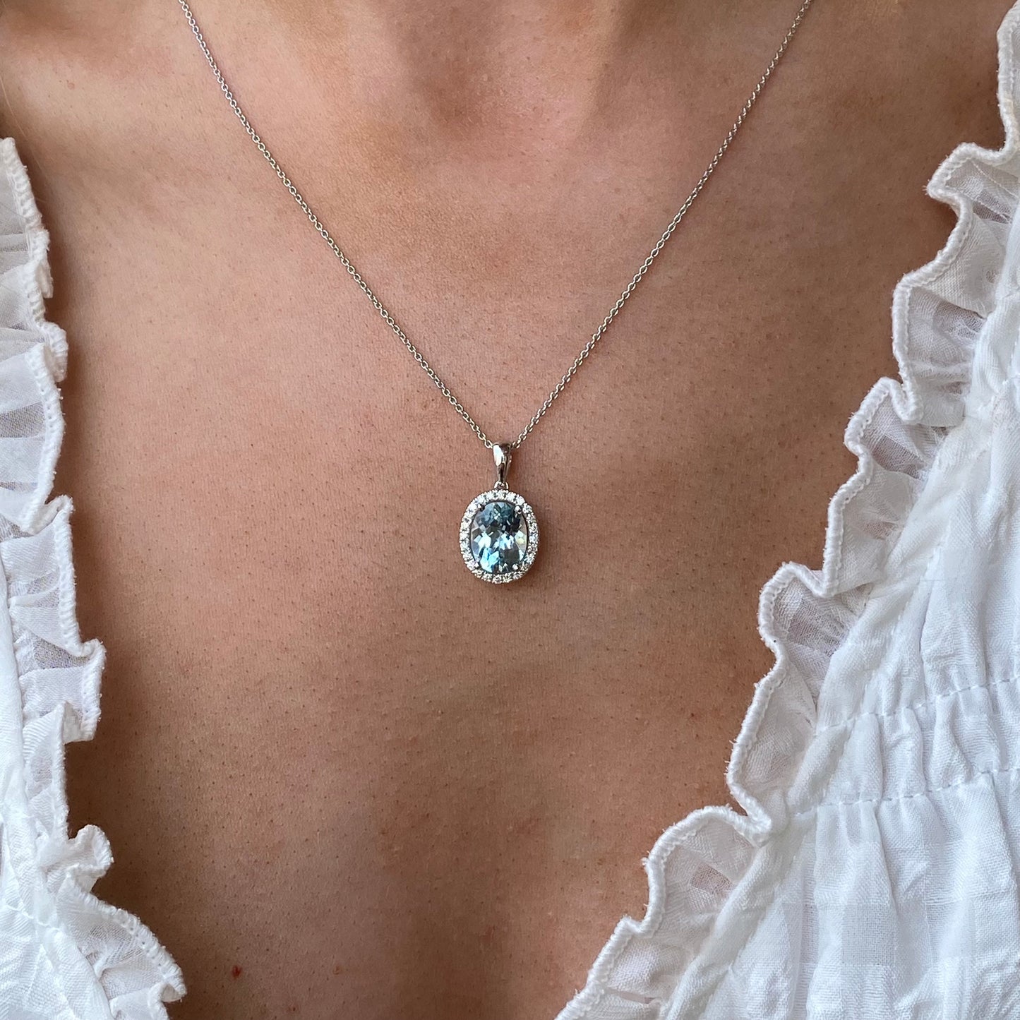 18ct White Gold Aquamarine & Diamond Pendant Necklace