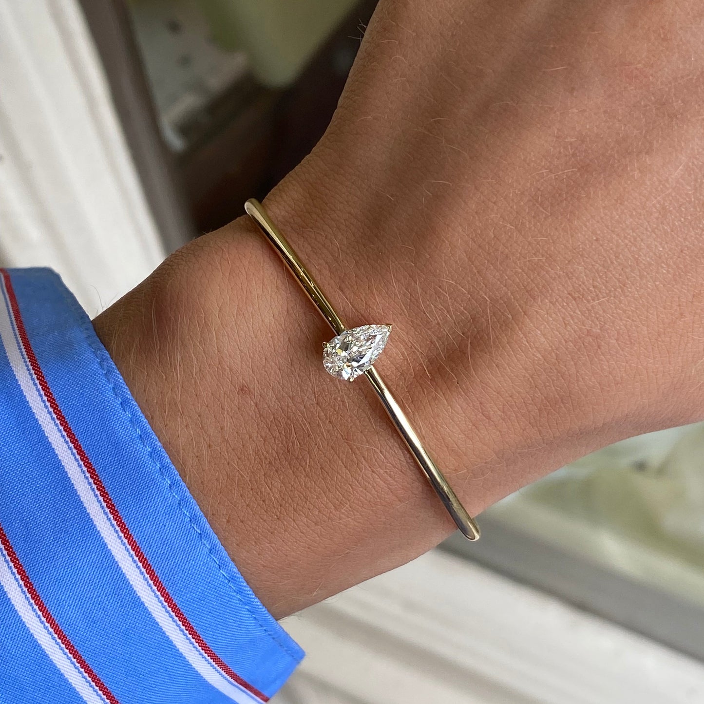 9ct Gold Pear Solitaire Torque Bangle | 1.01ct Certificated