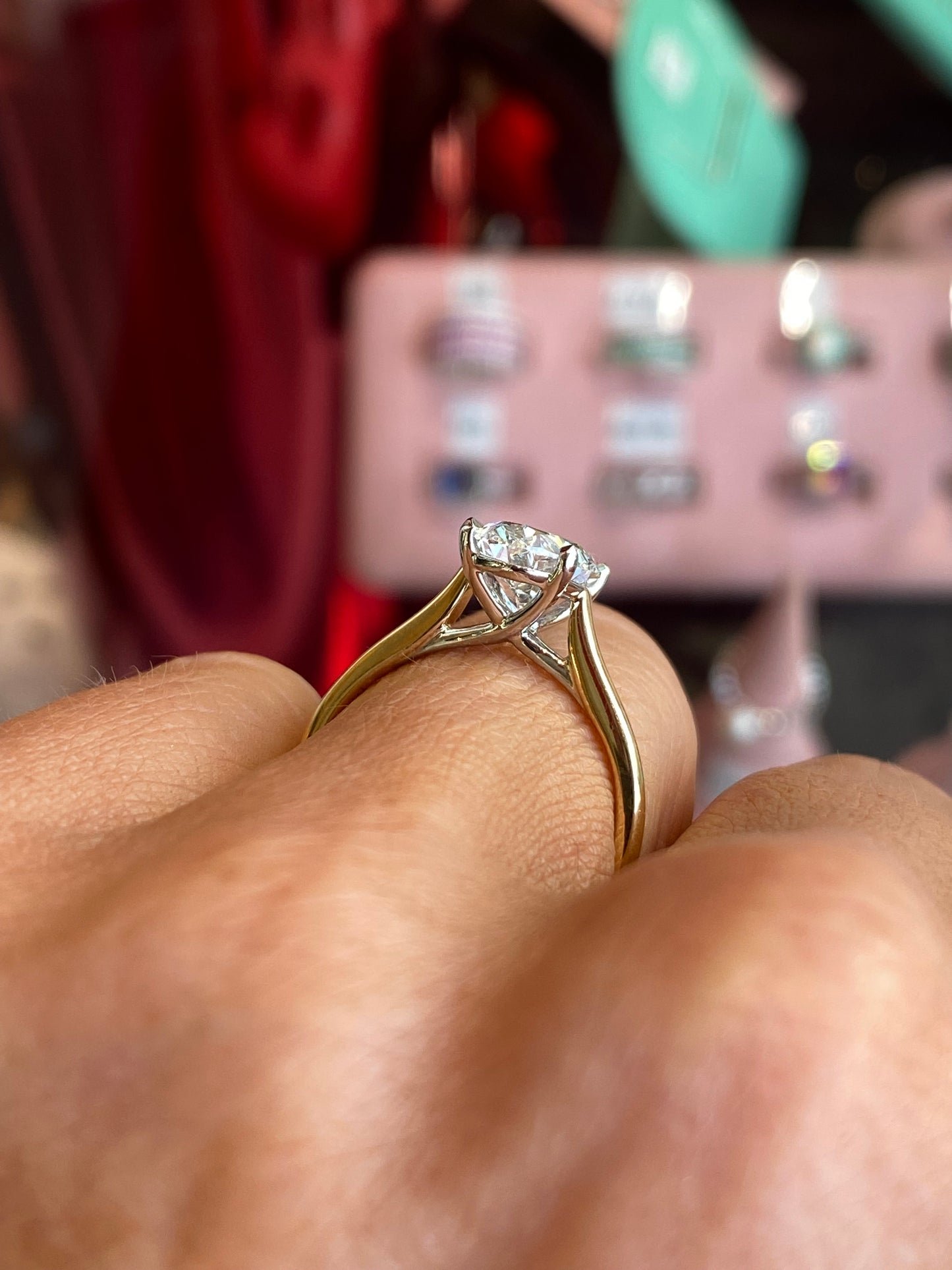 18ct Gold Oval Solitaire Engagement Ring | 2.52ct Certificated Lab