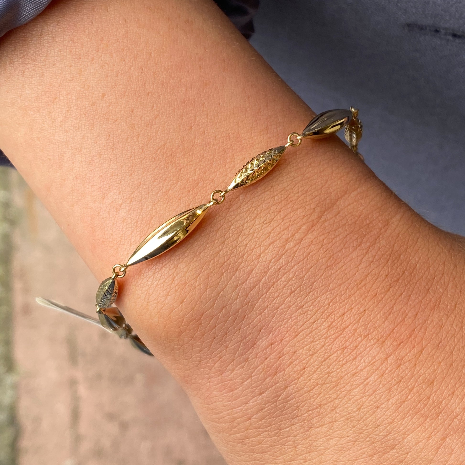 9ct Gold Fancy Diamond Cut Bracelet - John Ross Jewellers