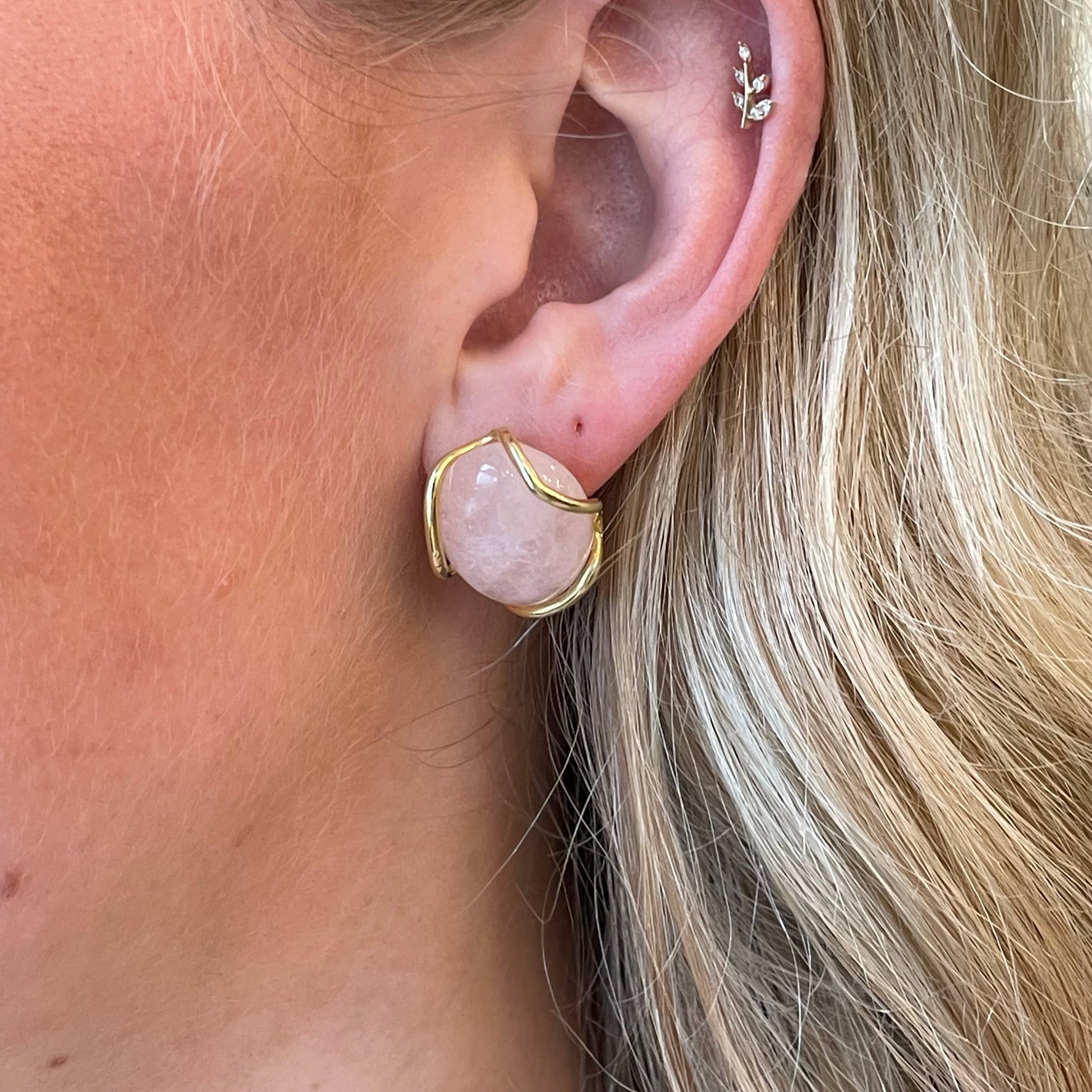 Bruno Baroque Morganite stud earrings with 21mm x 17mm pink morganite gemstones in a classic stud style.