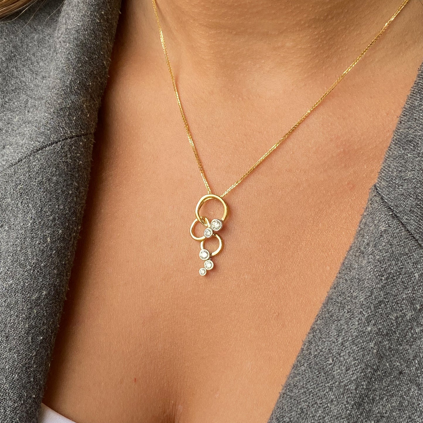 18ct Gold Diamond Circles Necklace