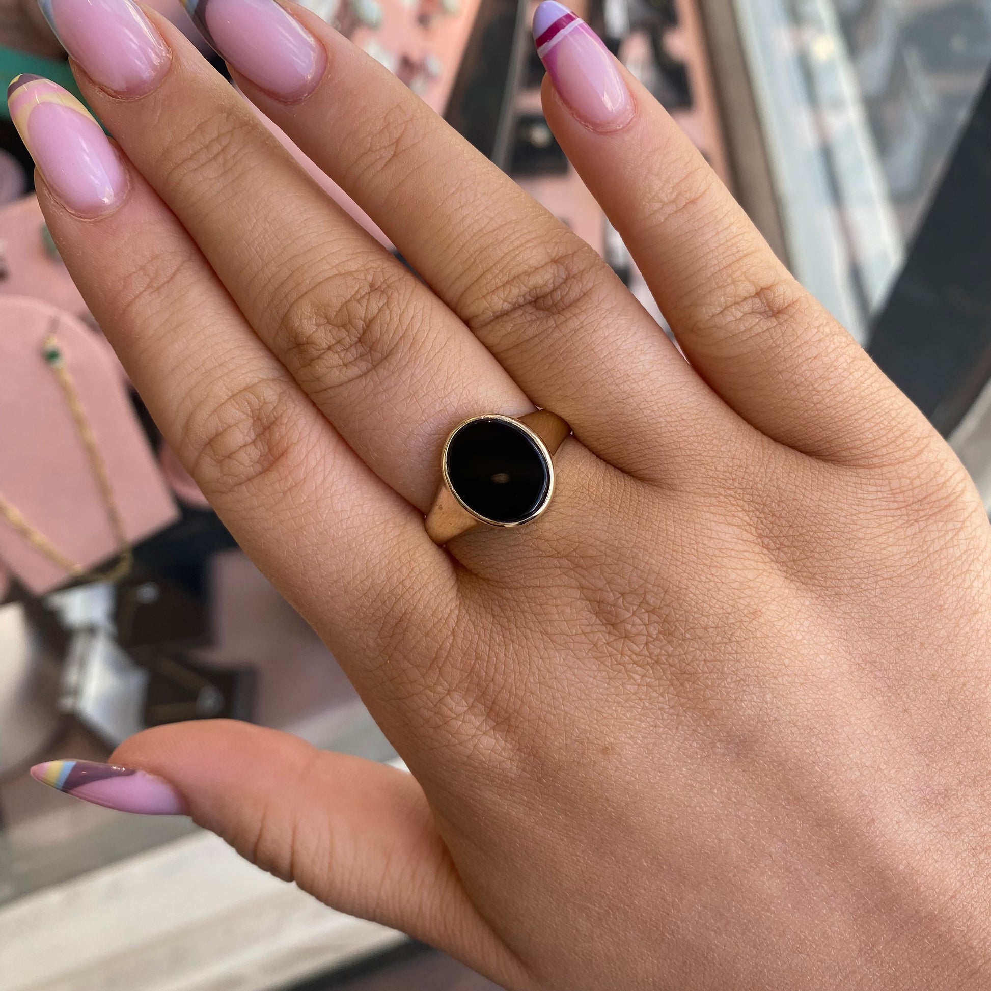 9ct gold gents onyx ring with oval black onyx stone and decorative band, crafted by PJD for classic men's jewelry.