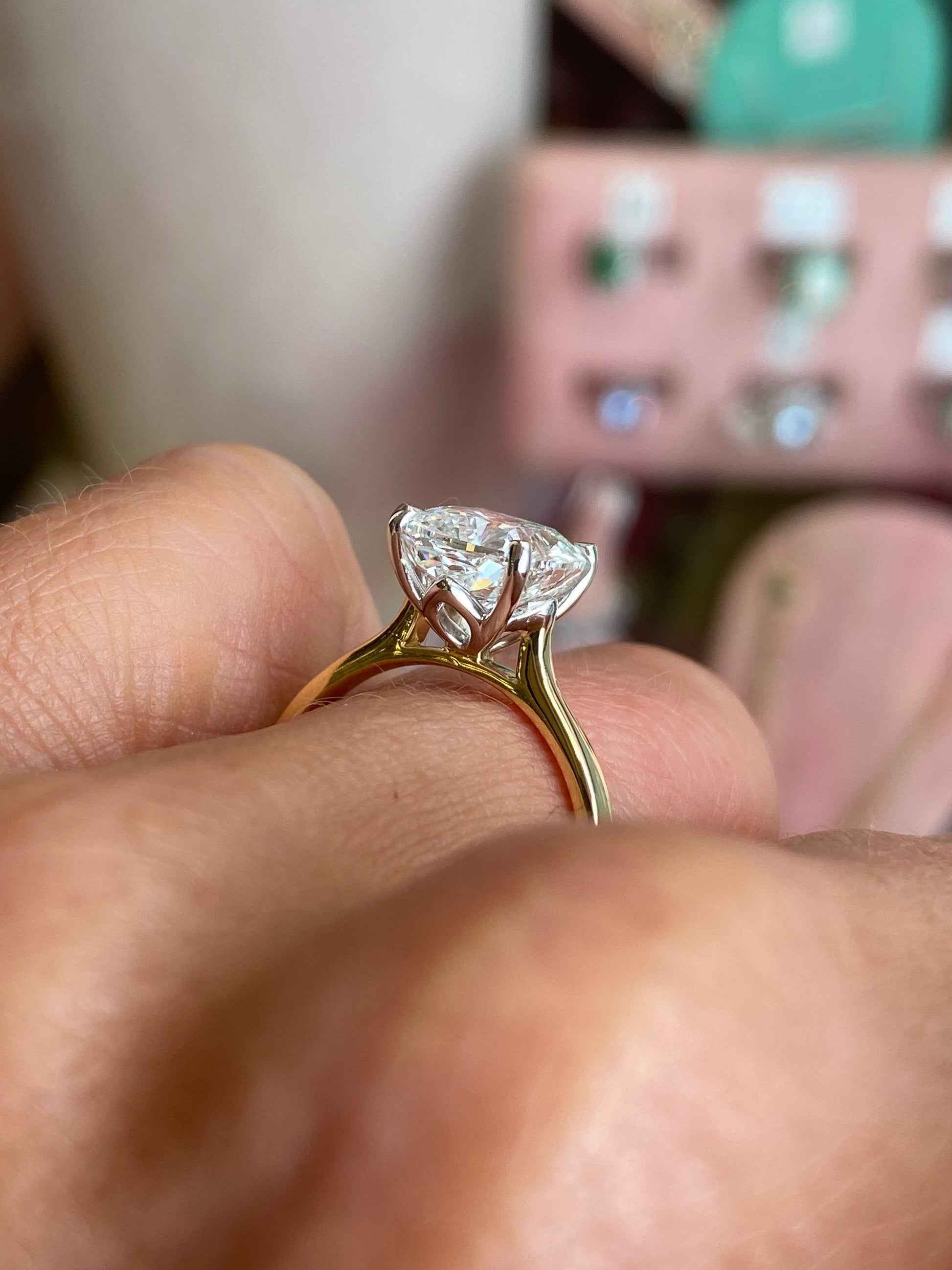 18ct gold cushion solitaire engagement ring with a 3.02ct lab-certified diamond, featuring a classic and elegant design.