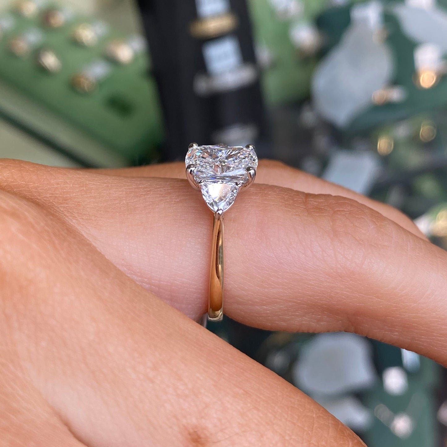 18ct Gold Trilogy Engagement Ring | Certificated Lab 2.68ct