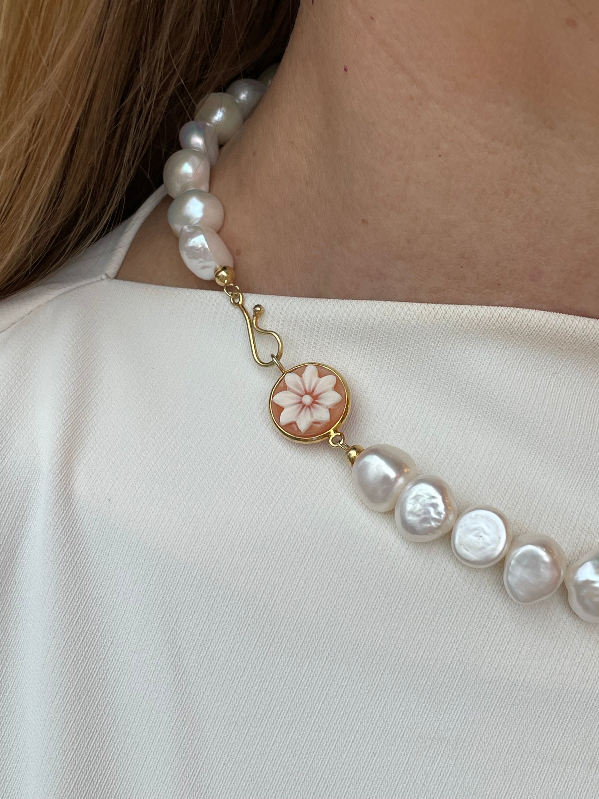 Bruno butterfly and floral cameo necklace with freshwater pearls, 10mm-12mm, 44cm length, featuring elegant pendant and pearl accents