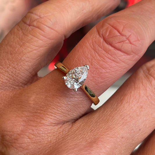 18ct Gold Pear Solitaire Engagement Ring | 1.05ct Certificated Lab