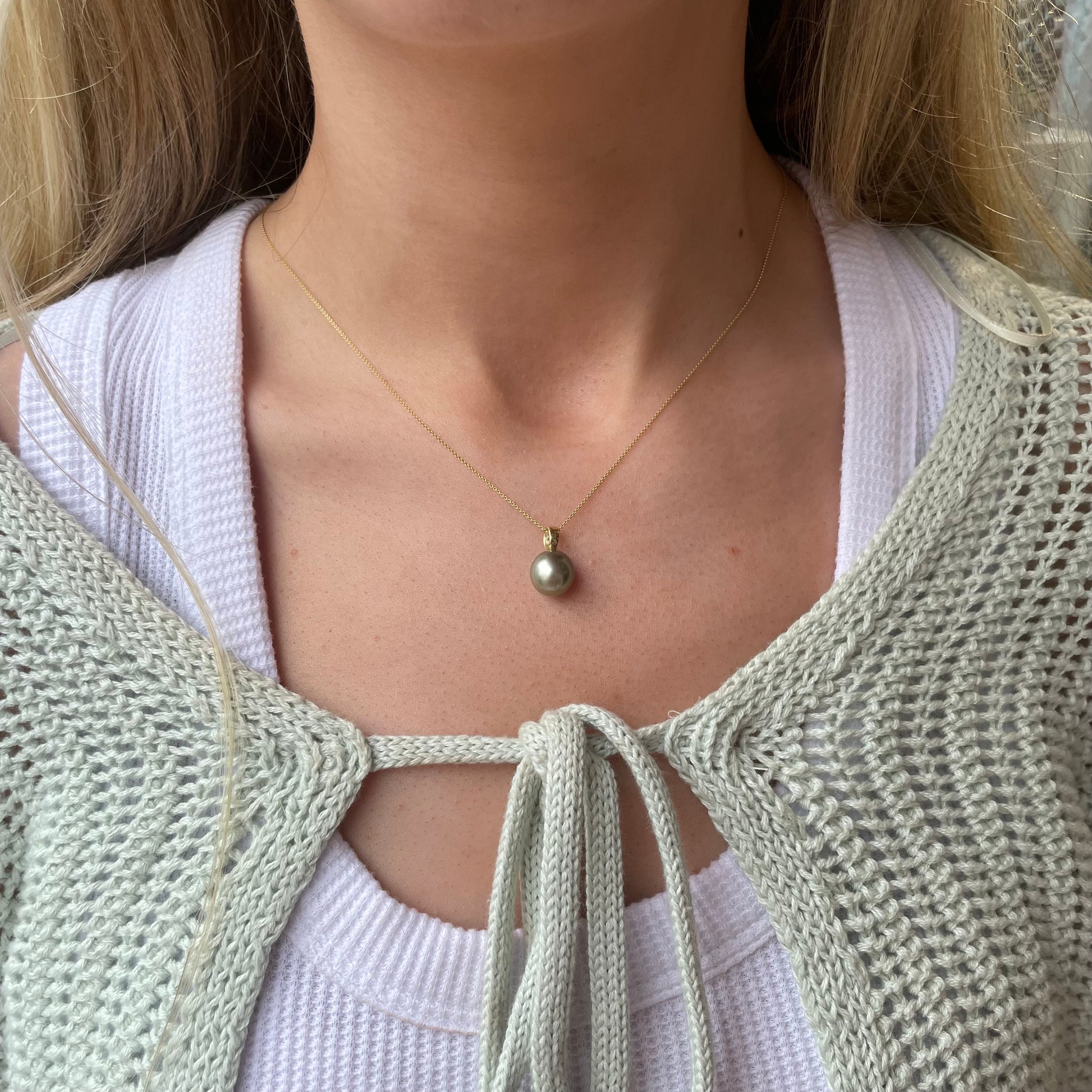 14ct Gold Light Green Tahiti Pearl Necklace | 9mm to 10mm - John Ross Jewellers