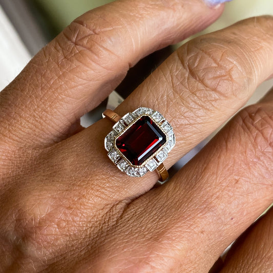 9ct Gold Garnet & Diamond Ring