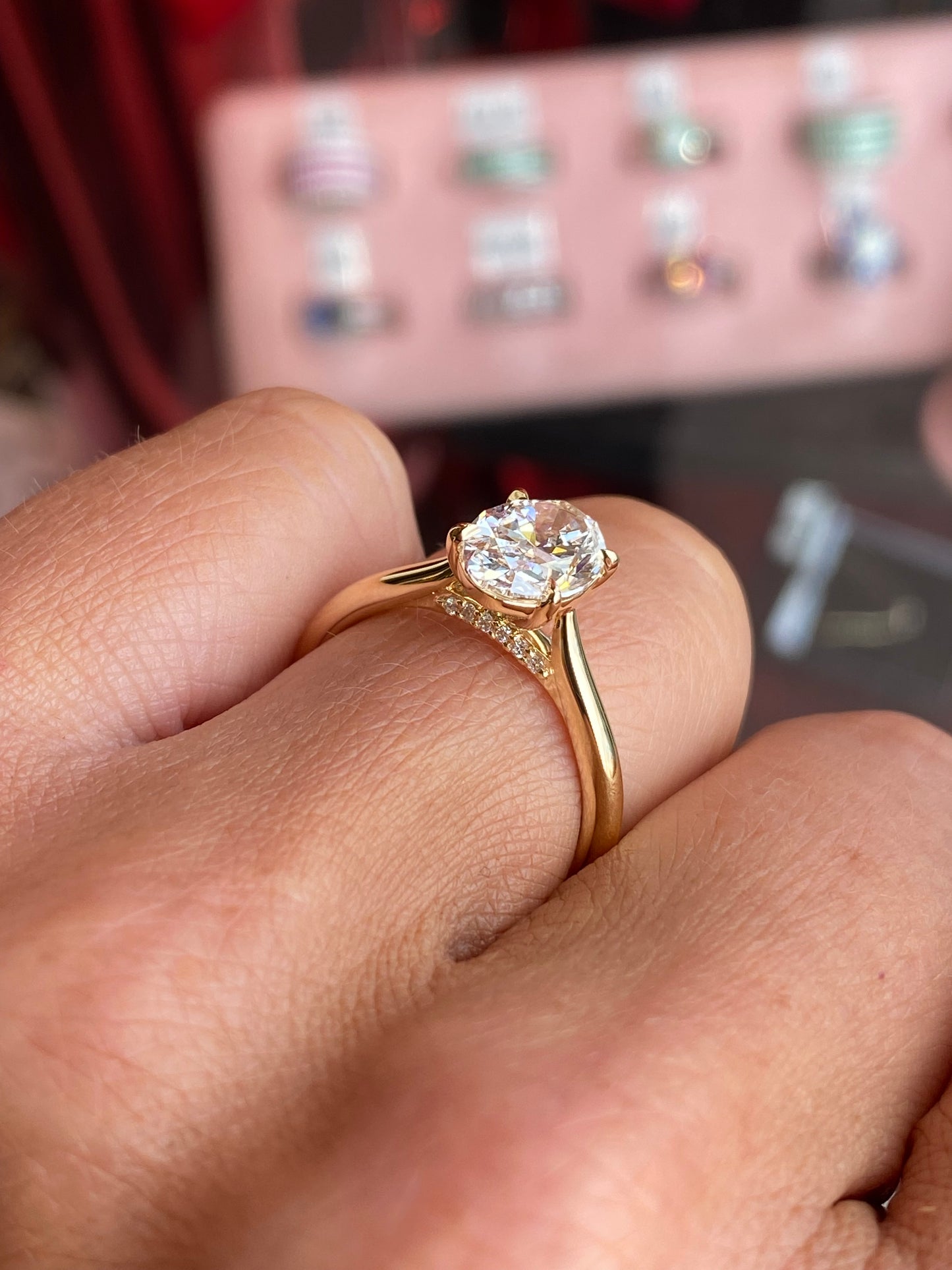 18ct Gold Oval Solitaire Engagement Ring | Certificated Lab 2.01ct