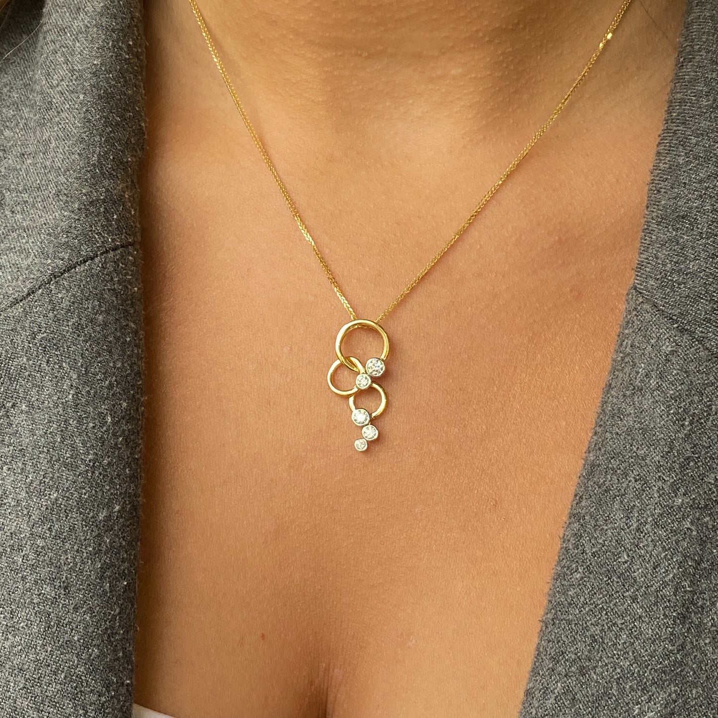 18ct Gold Diamond Circles Necklace