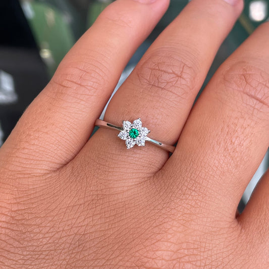Silver Pretty CZ Flower Ring | Emerald Green