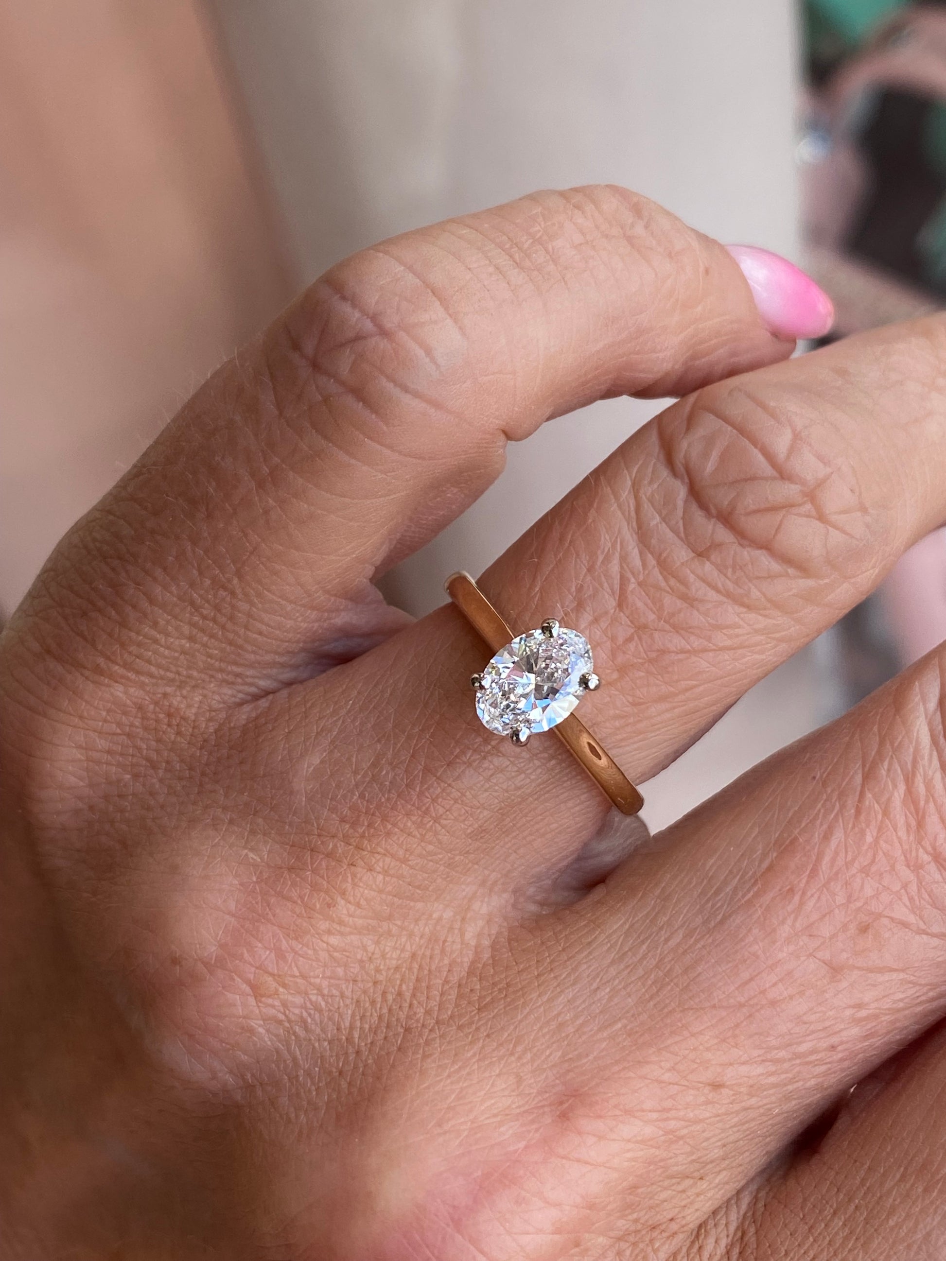 18ct gold oval solitaire engagement ring with a 1.00ct certified lab diamond from Prima, showcasing the elegant ring design.
