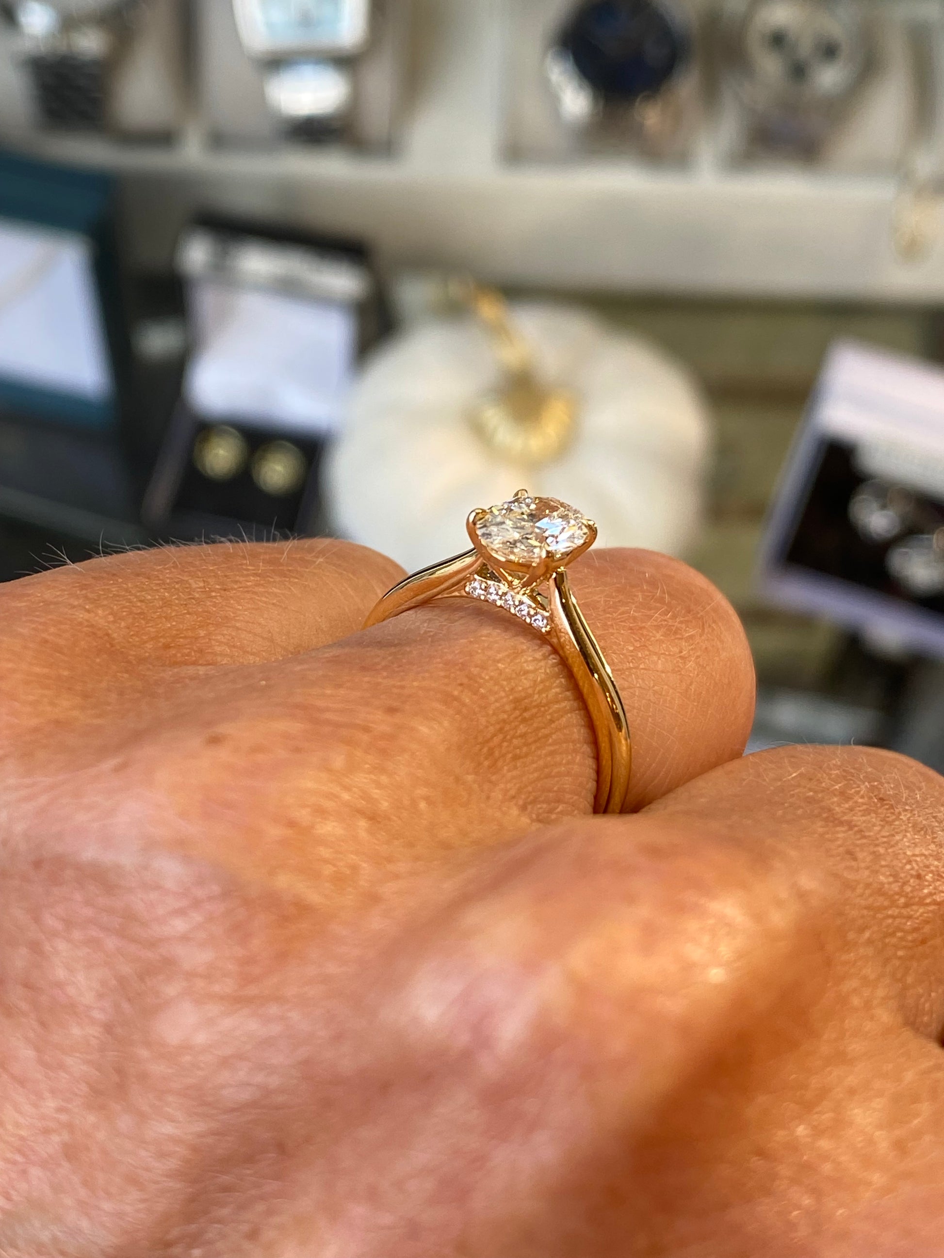 18ct Gold Oval Solitaire Engagement Ring | Certificated Lab 1.00ct - John Ross Jewellers