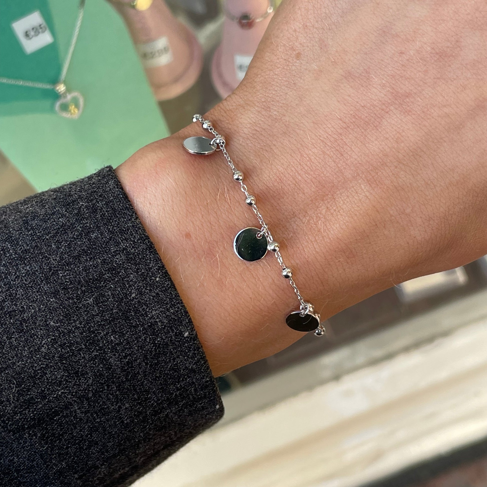 Silver discs bracelet by Comero with 17+3cm adjustable length, featuring round silver charms on a sleek chain.