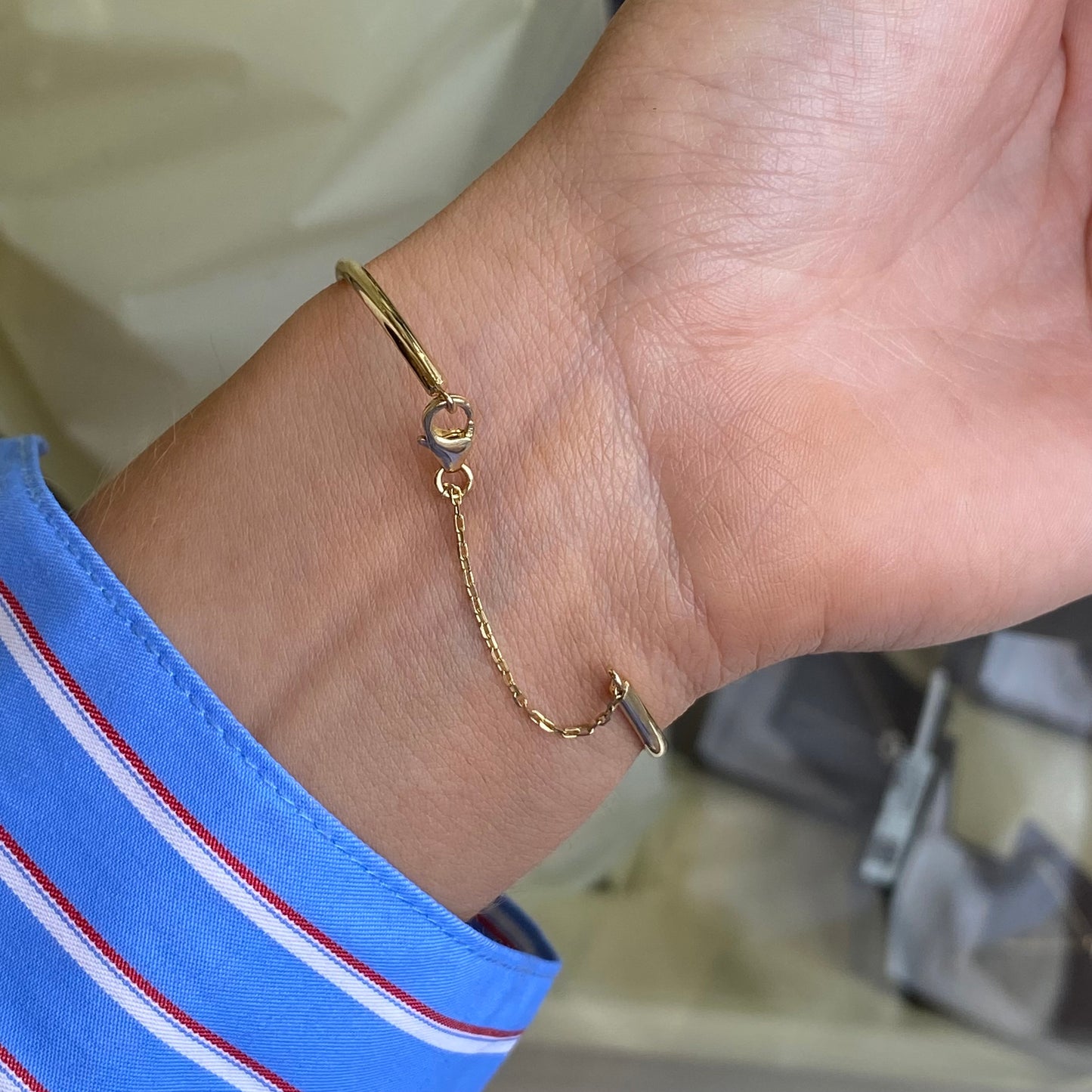 9ct Gold Oval Solitaire Torque Bangle | 1.03ct Certificated