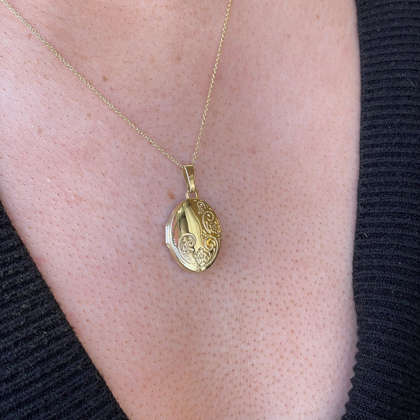 9ct Gold Floral Oval Locket Necklace