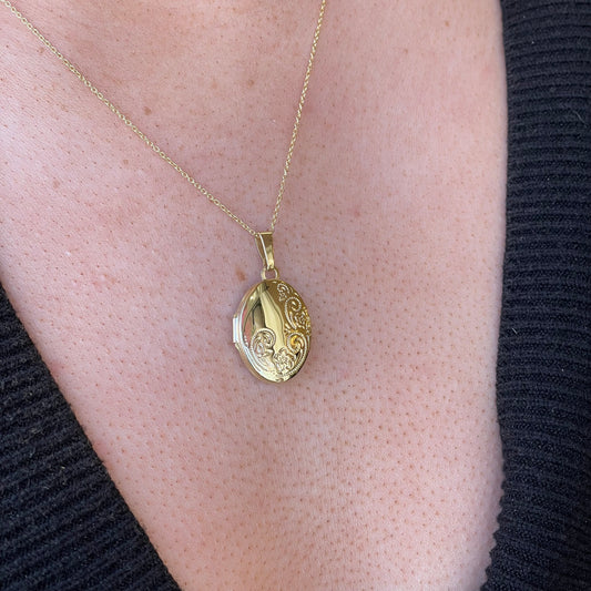 9ct Gold Floral Oval Locket Necklace