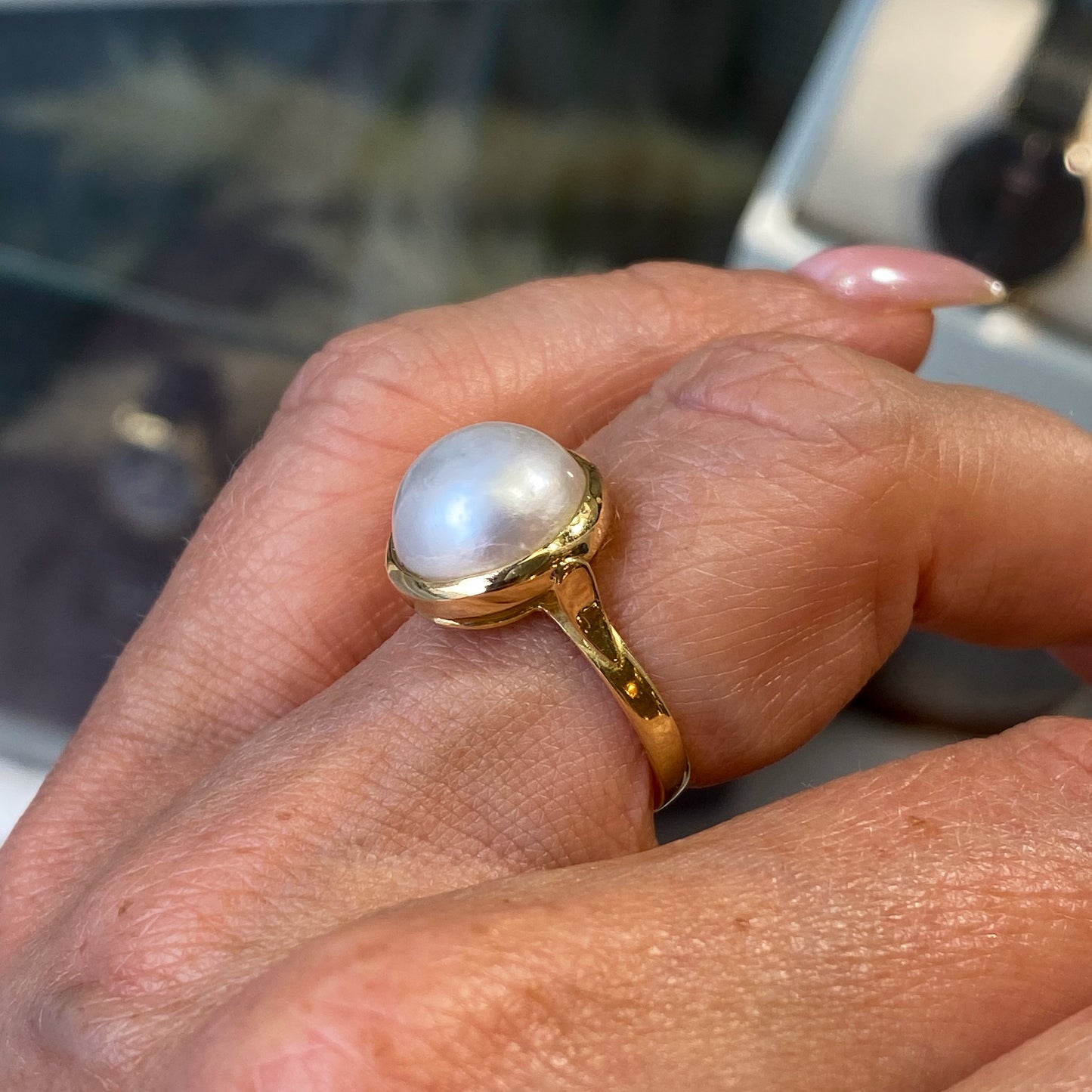 18ct Gold Mabé (Penguin) Pearl Ring | 12mm - John Ross Jewellers