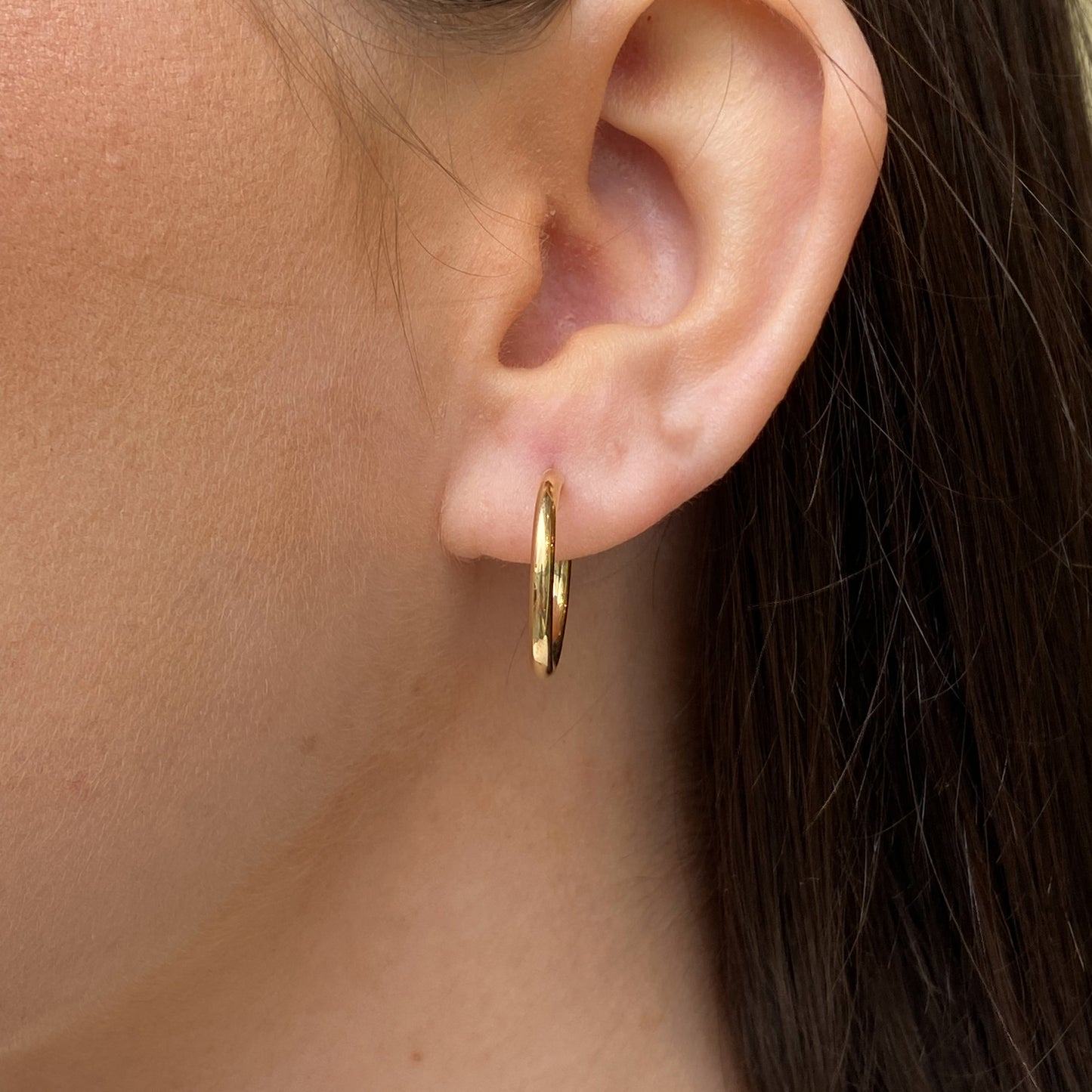 18ct Gold Classic 2mm Round Tube Hoop Earrings 19mm John Ross