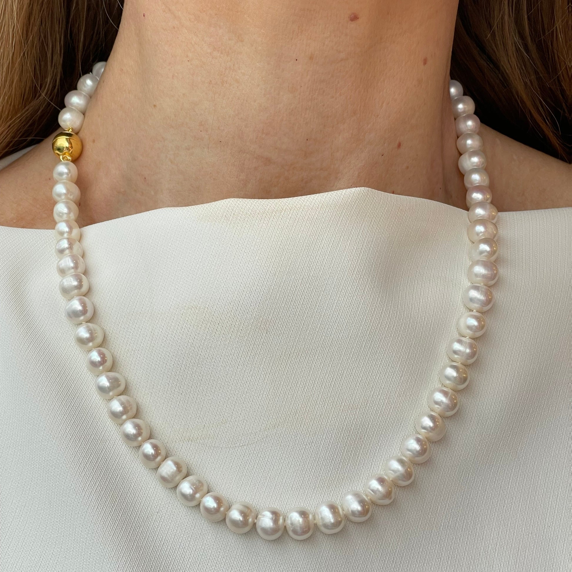 Di Perle cultured freshwater pearl necklace featuring 8-9mm pearls, 54cm length, elegant jewelry accessory.