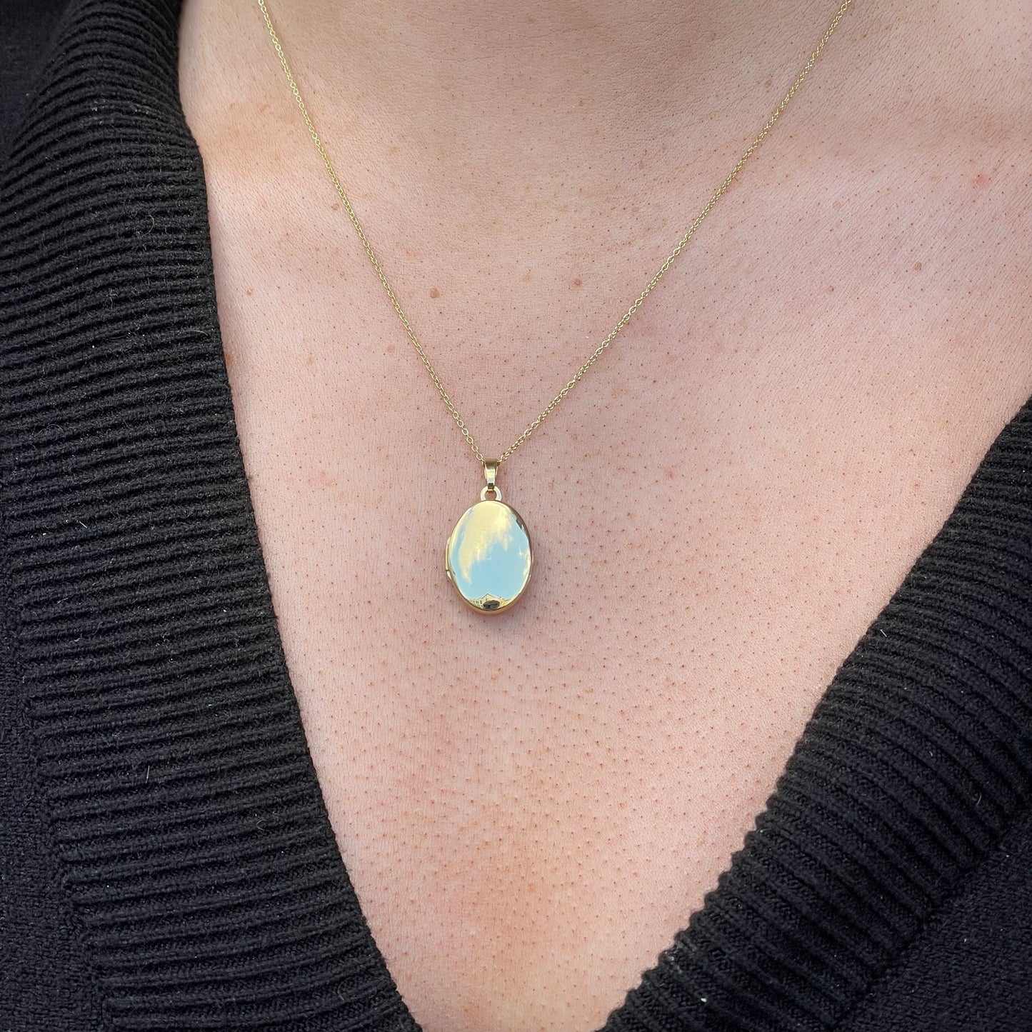 9ct Gold Oval Locket Necklace